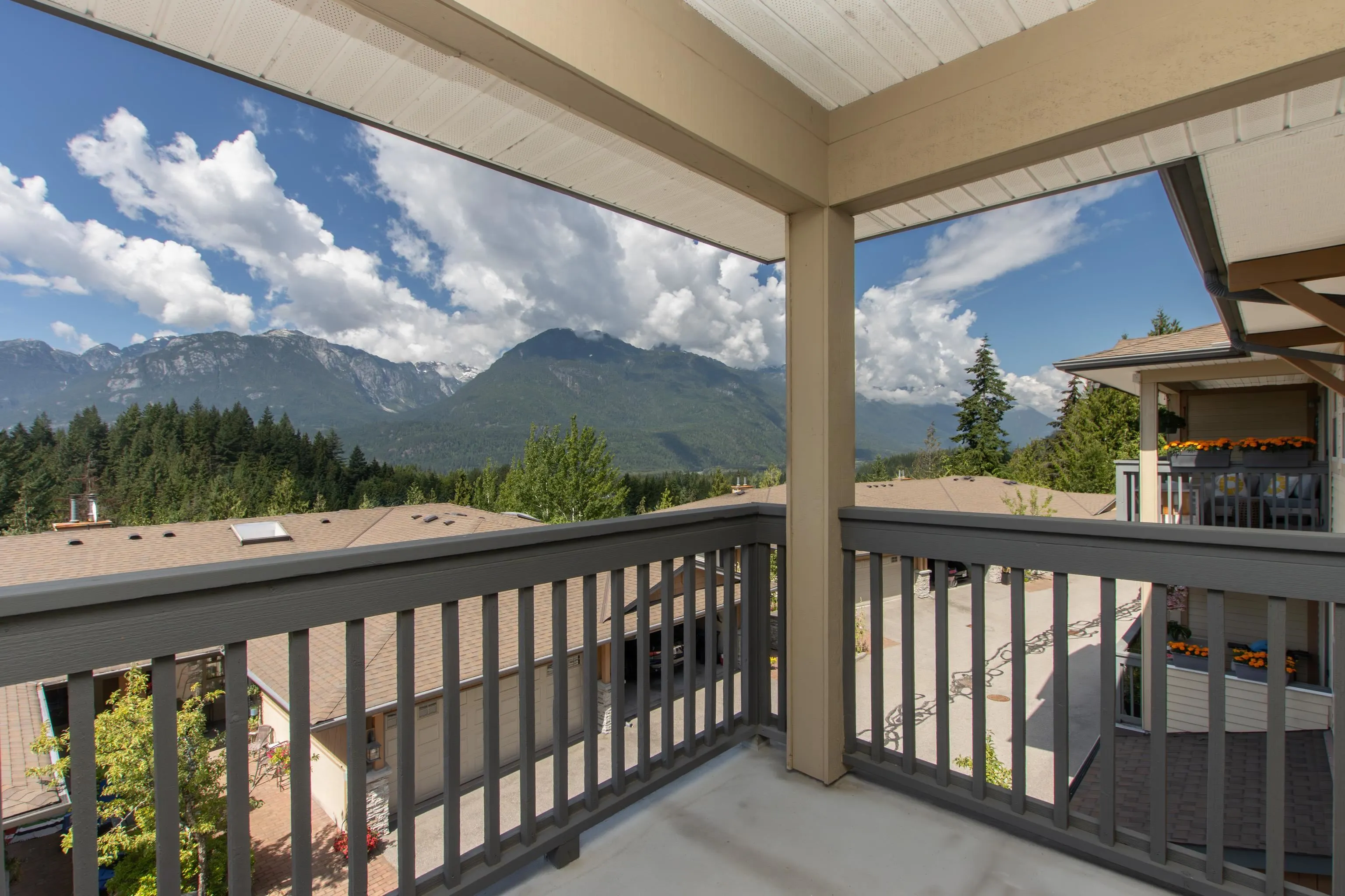 4 1024 Glacier View Drive