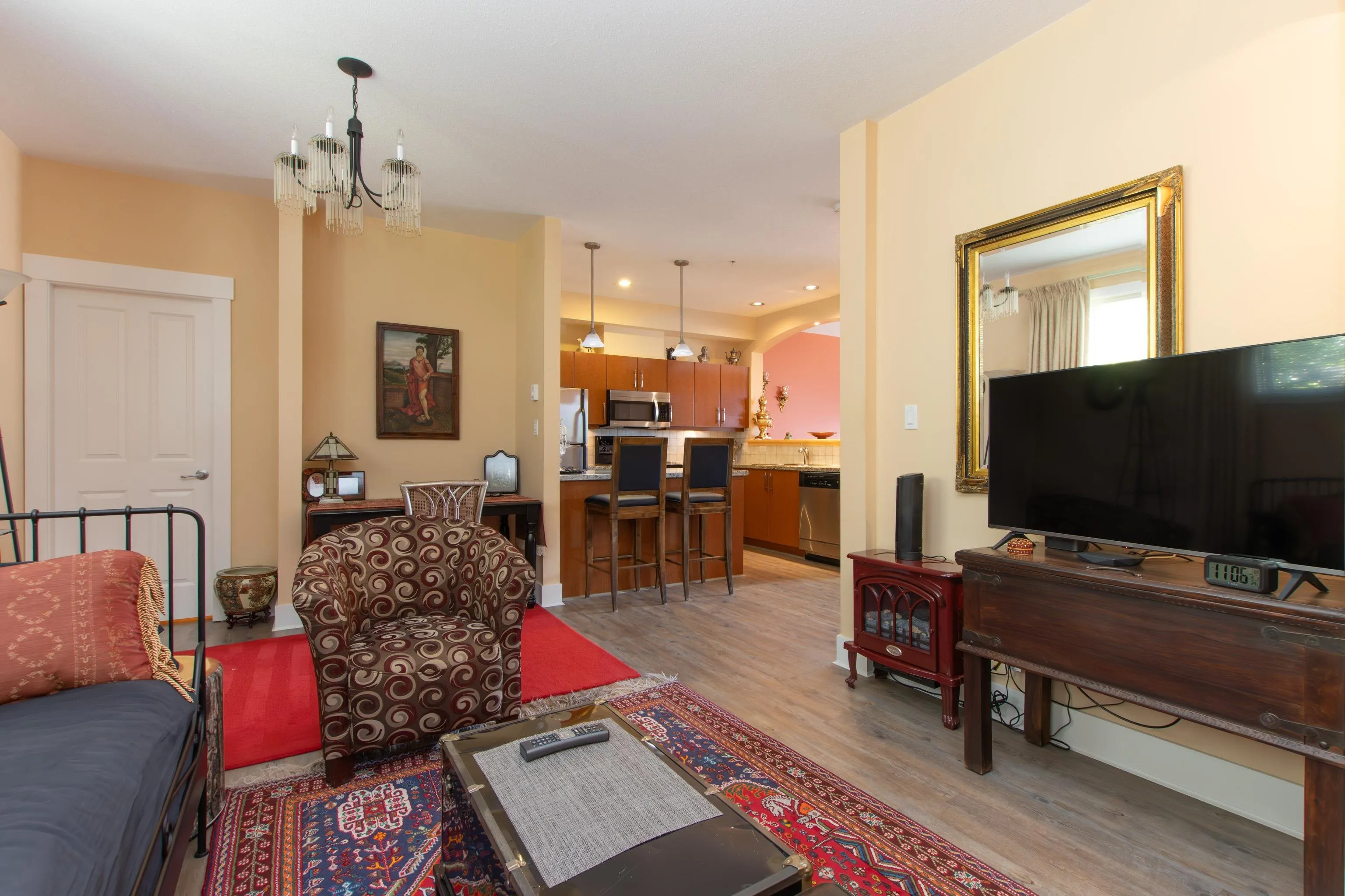 4 1024 Glacier View Drive