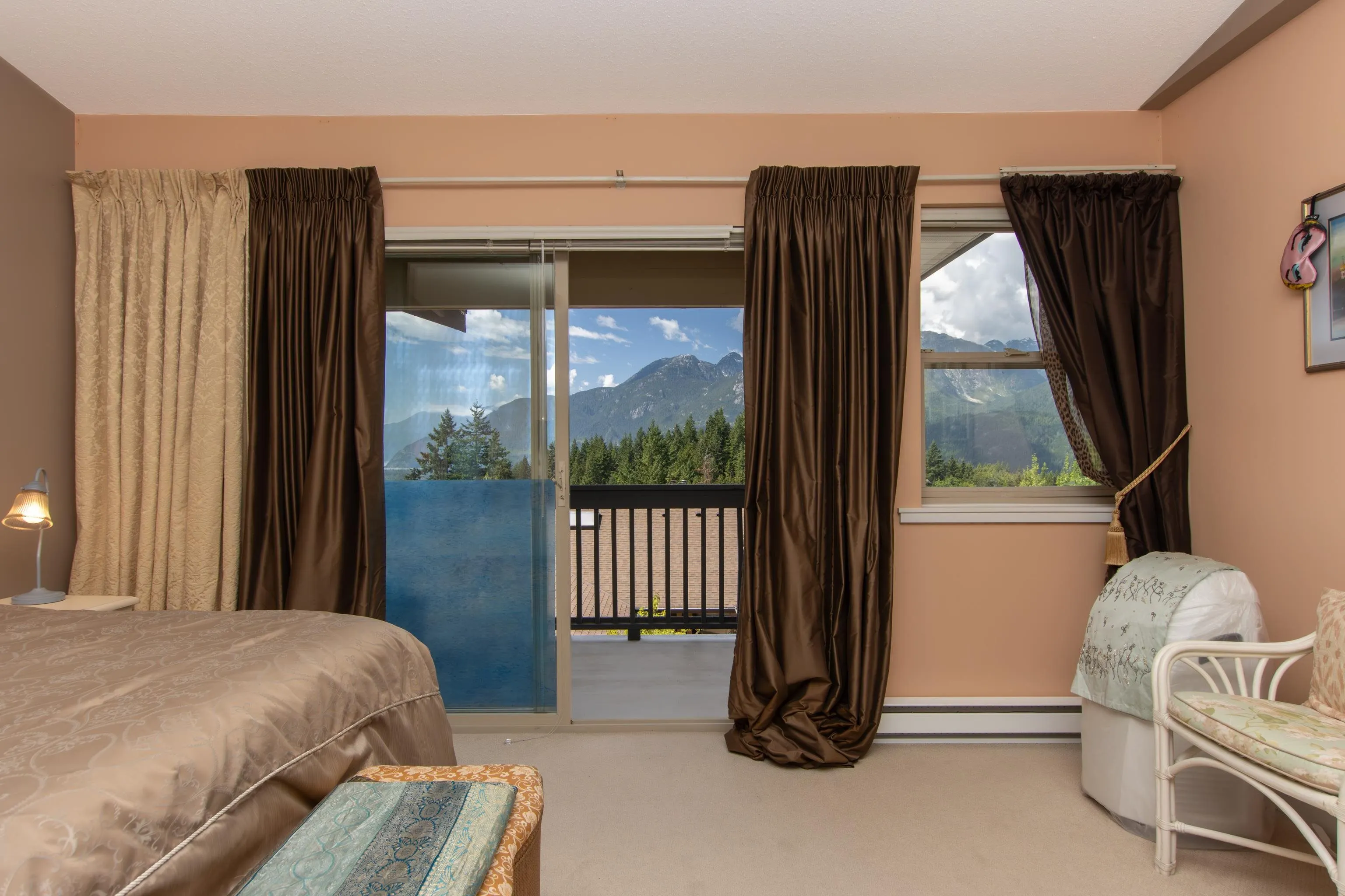 4 1024 Glacier View Drive