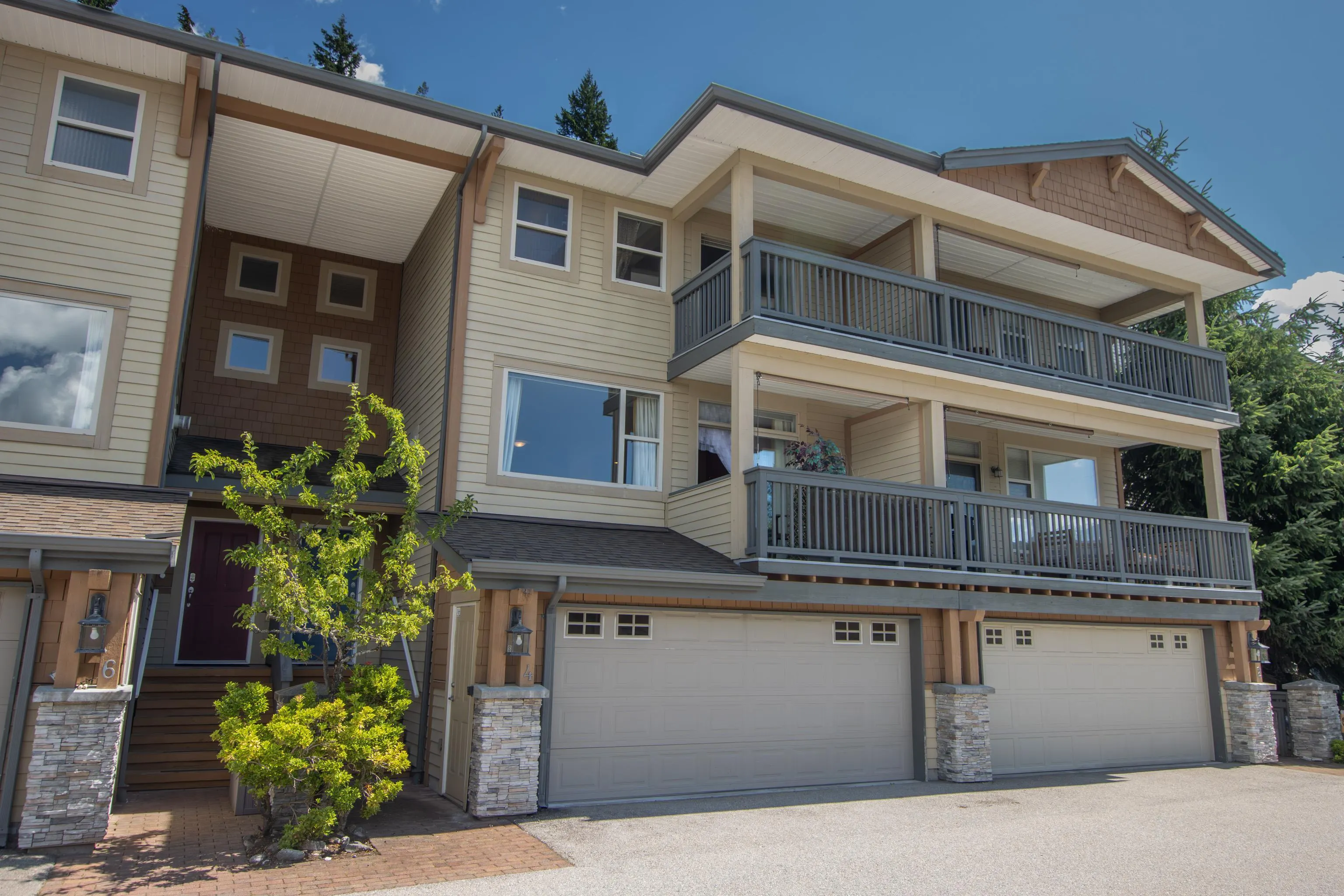 4 1024 Glacier View Drive