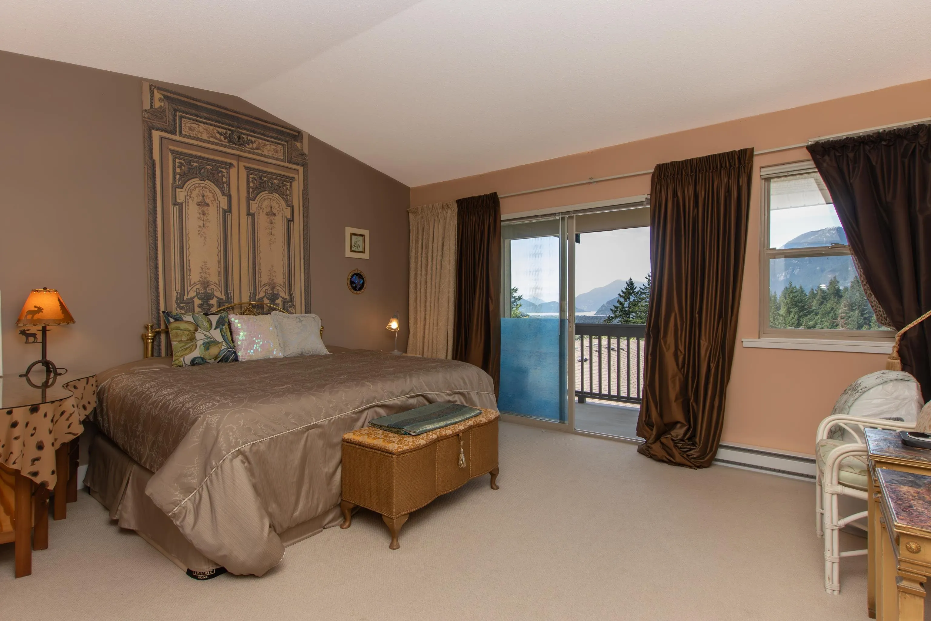 4 1024 Glacier View Drive