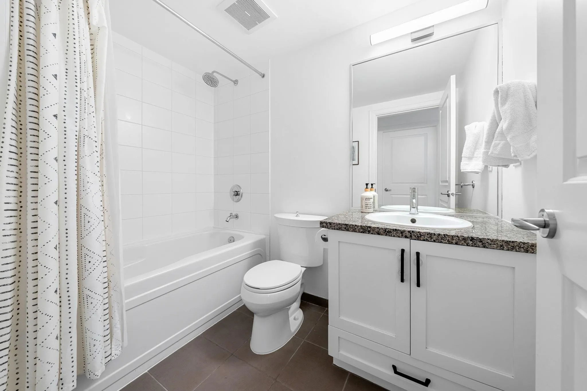 404 3811 Hastings Street