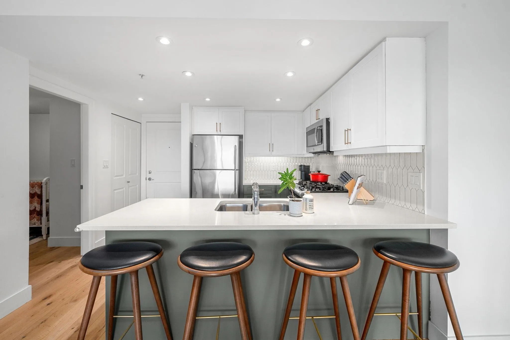 404 3811 Hastings Street