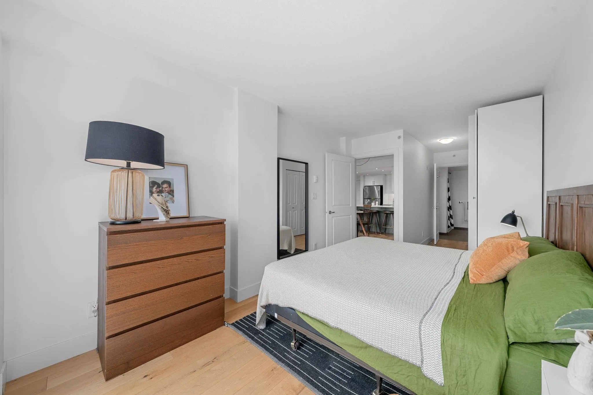 404 3811 Hastings Street