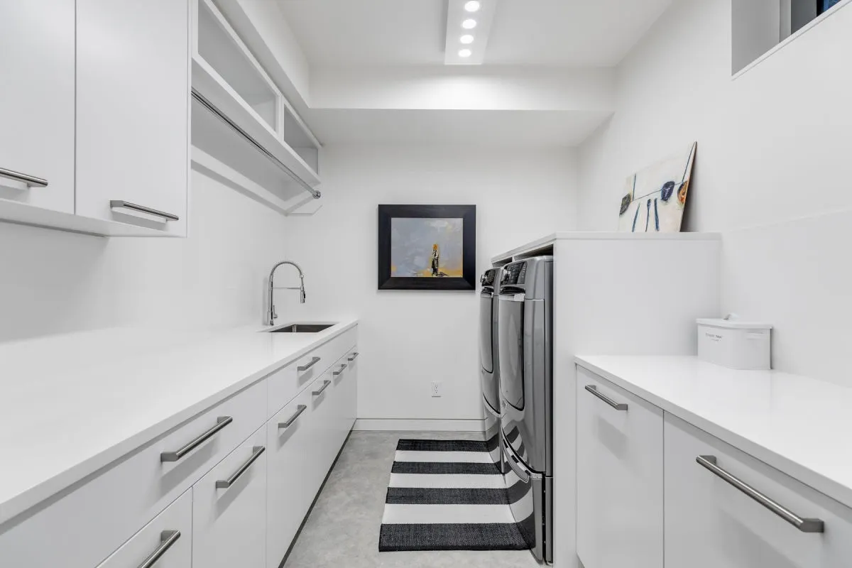 2893 Bellevue Avenue