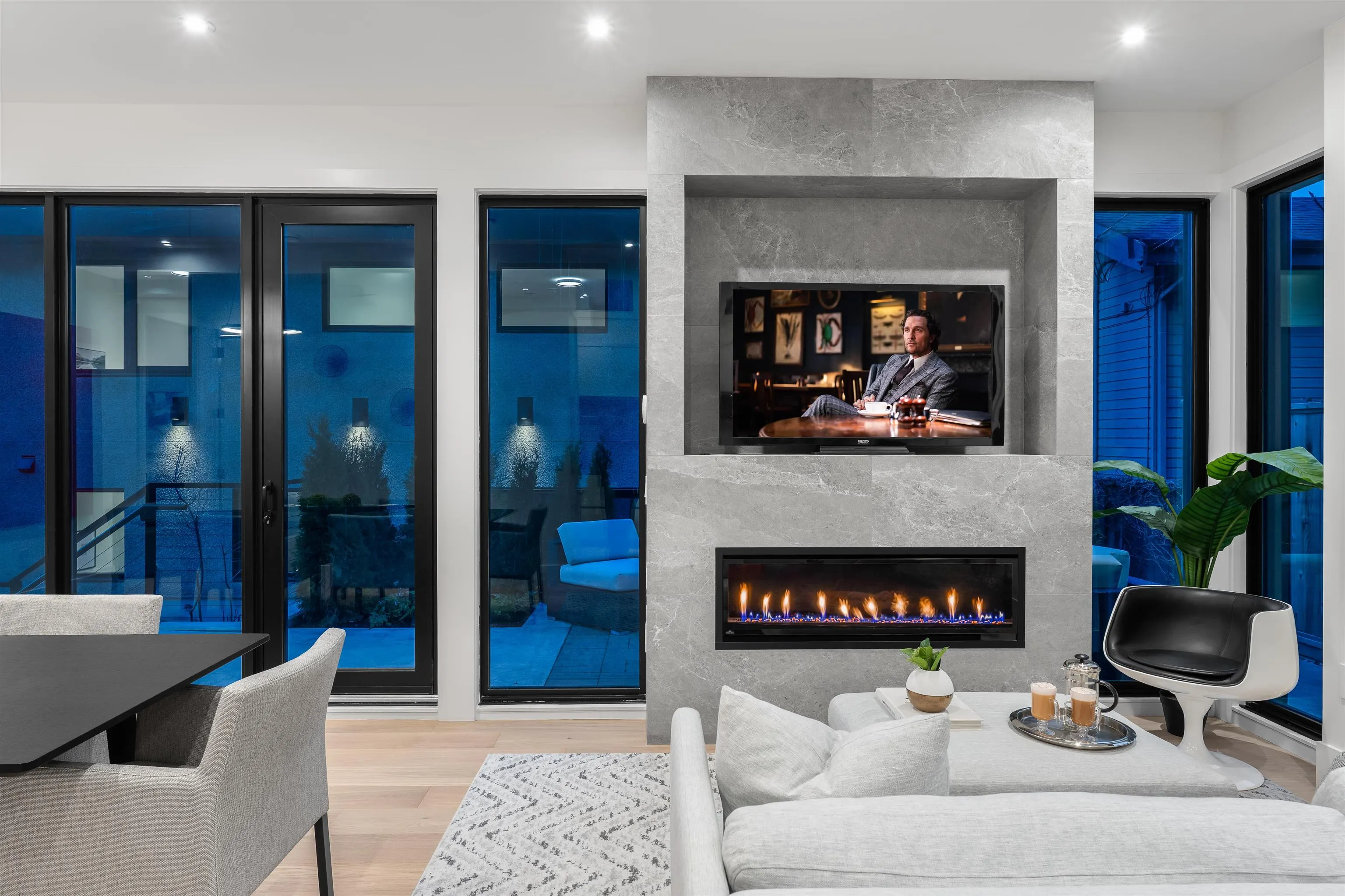 4346 Locarno Crescent