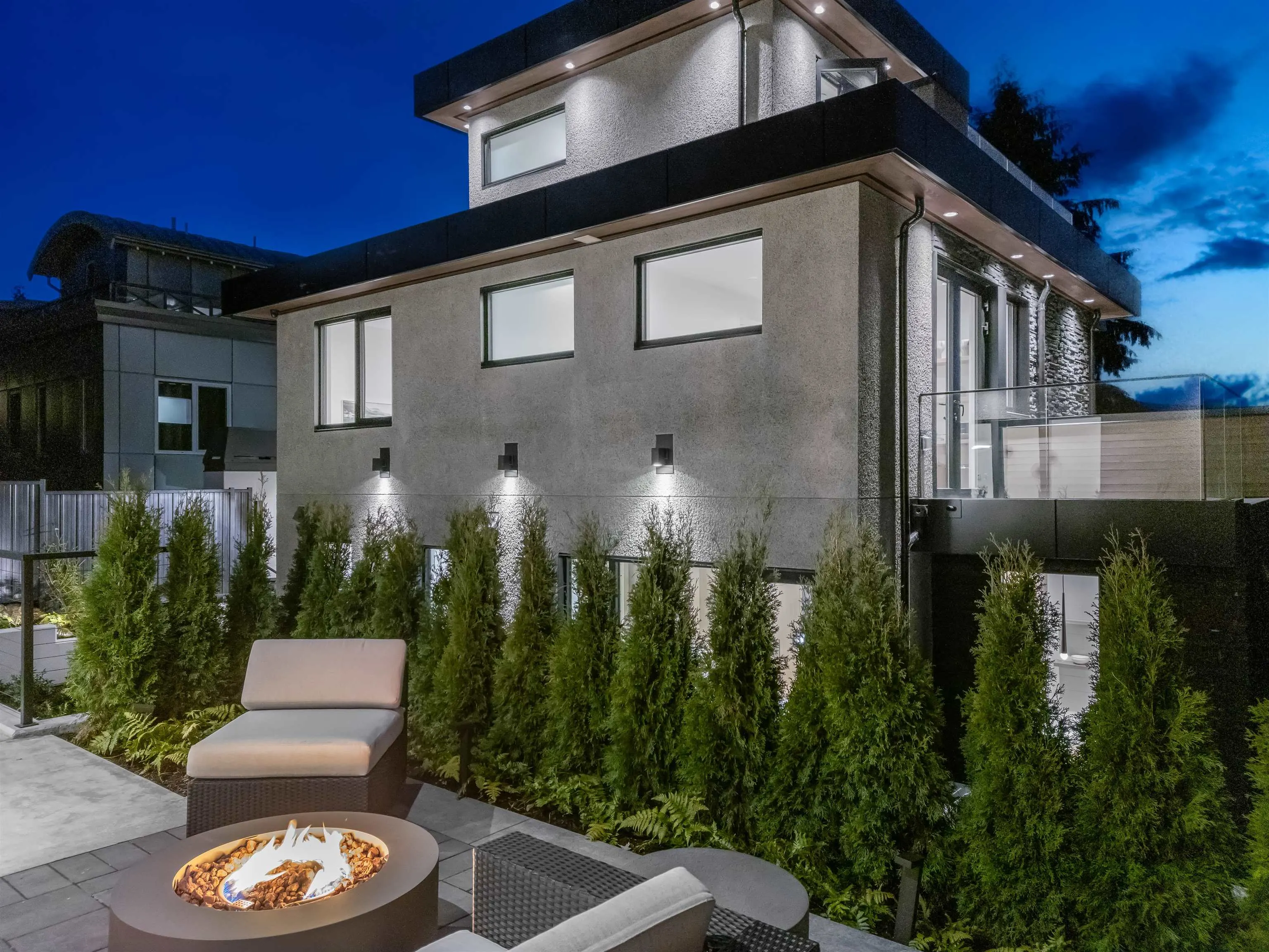 4346 Locarno Crescent