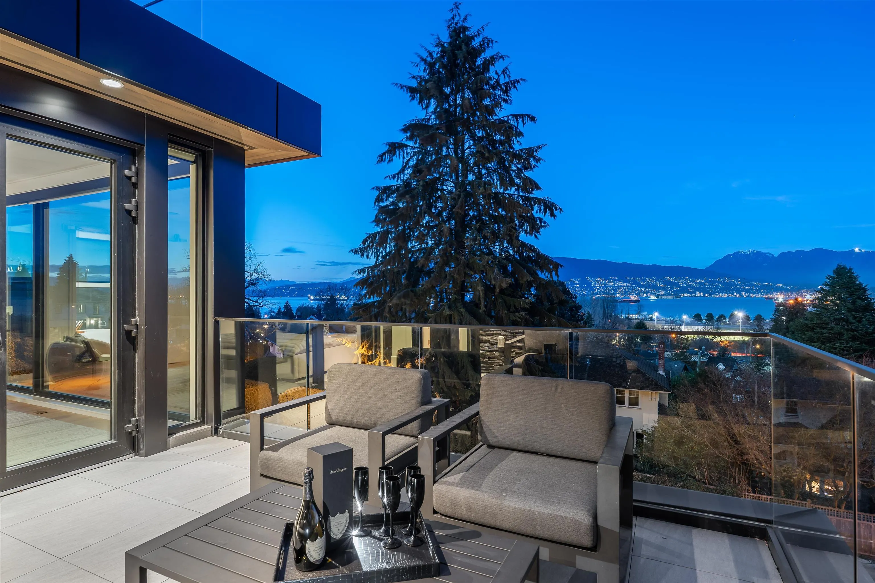 4346 Locarno Crescent