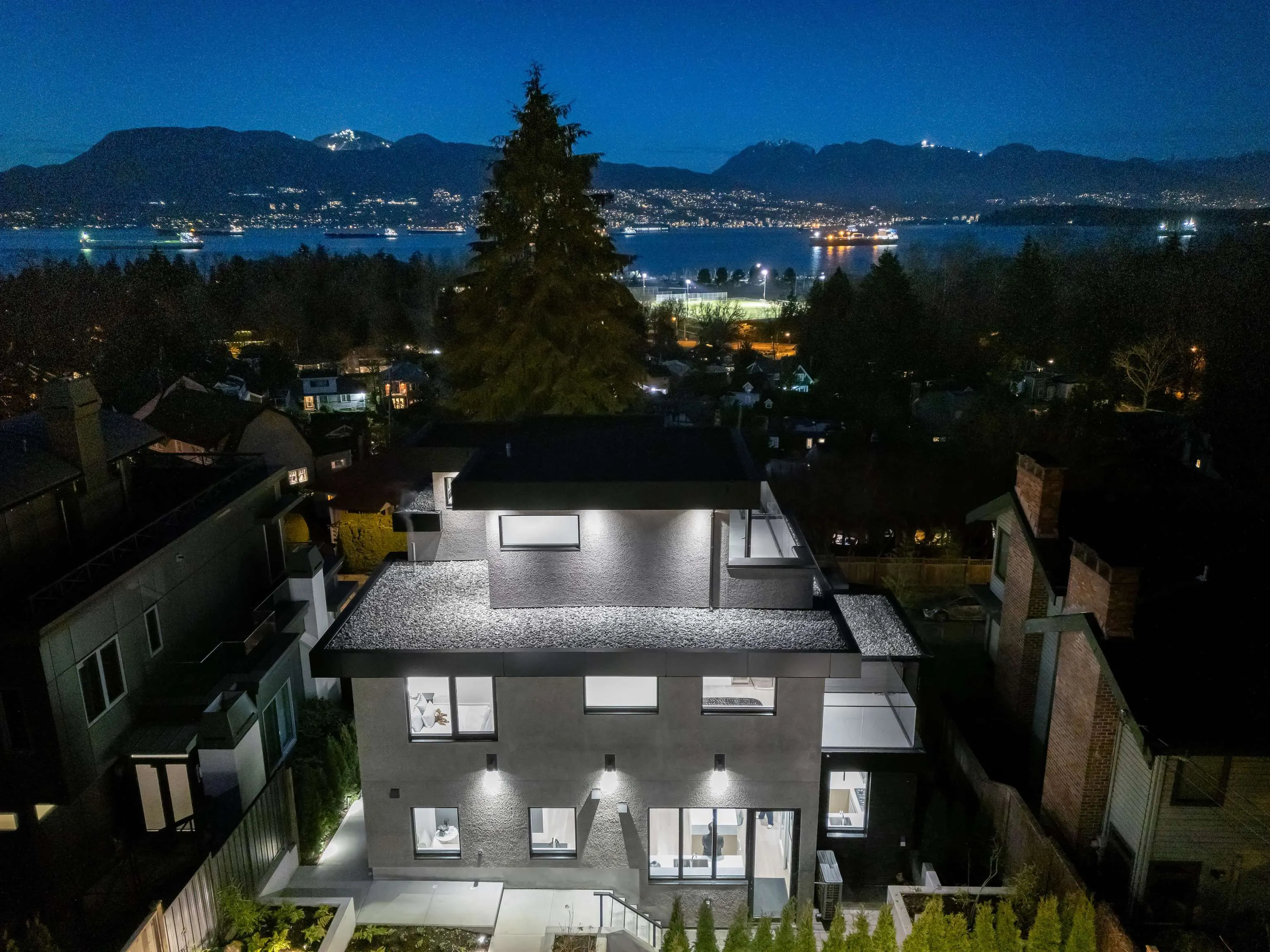 4346 Locarno Crescent
