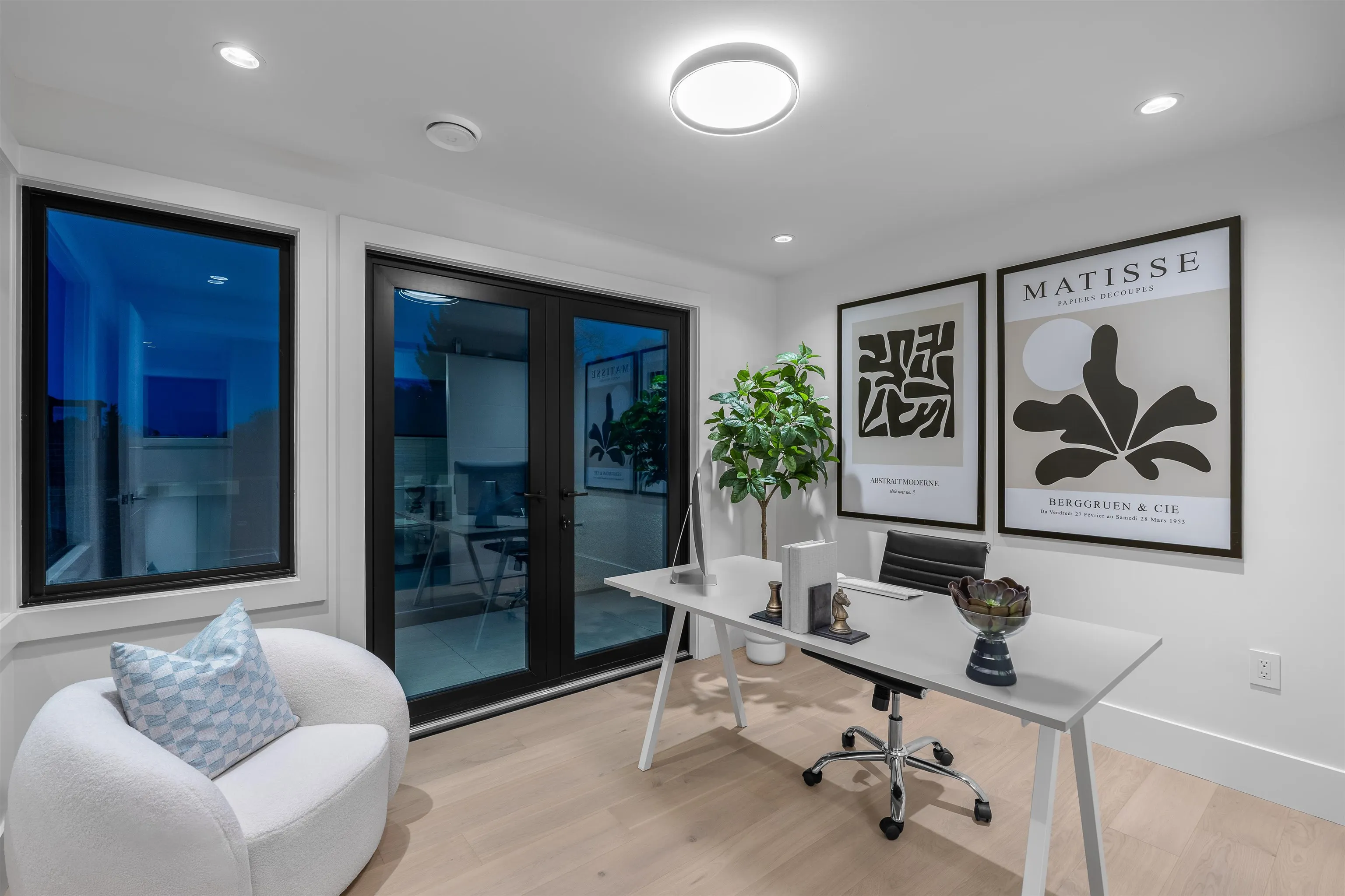 4346 Locarno Crescent