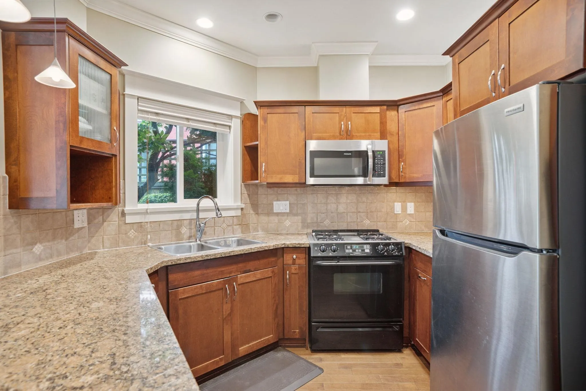 49 E 13th Avenue