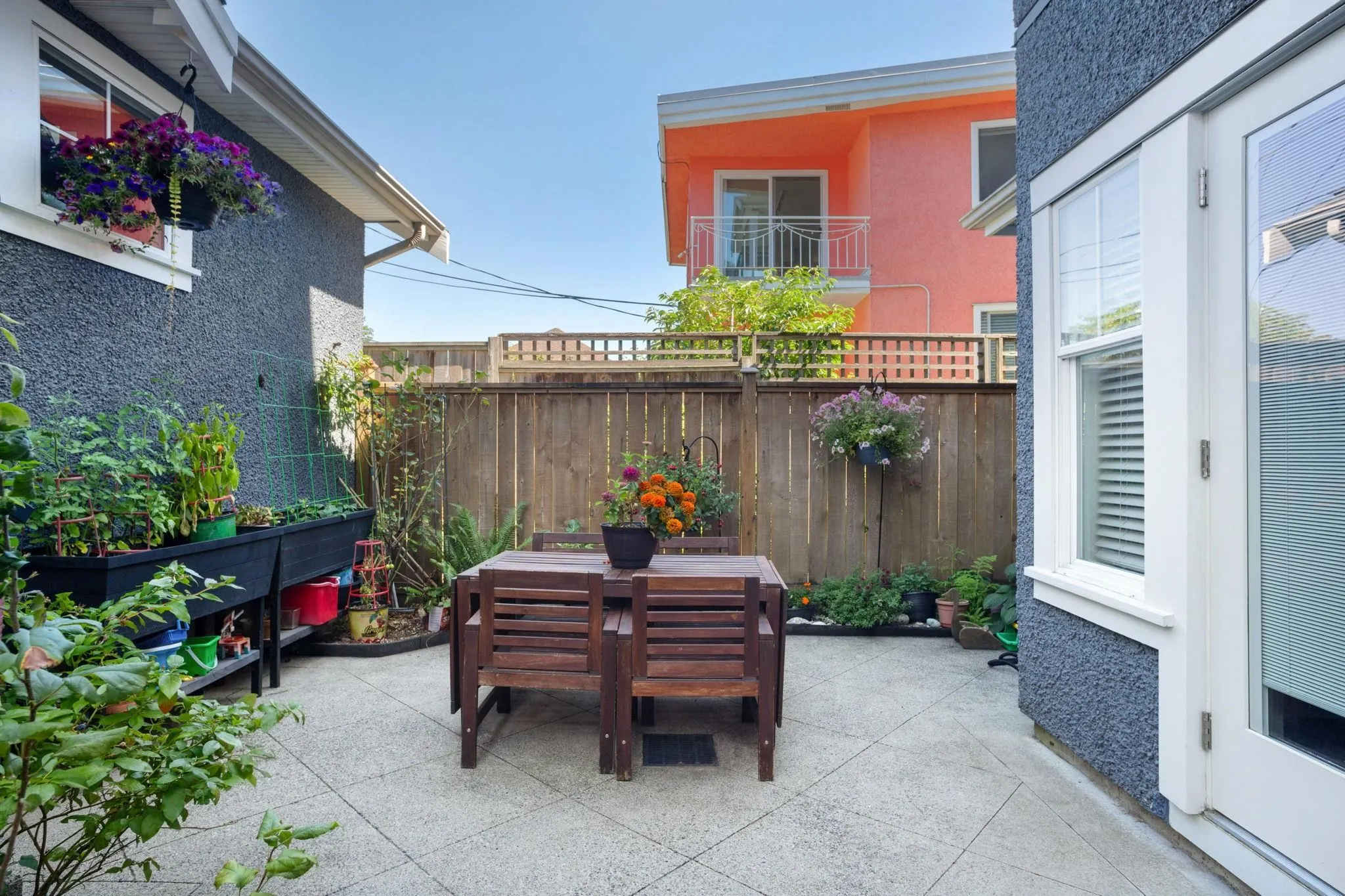 49 E 13th Avenue