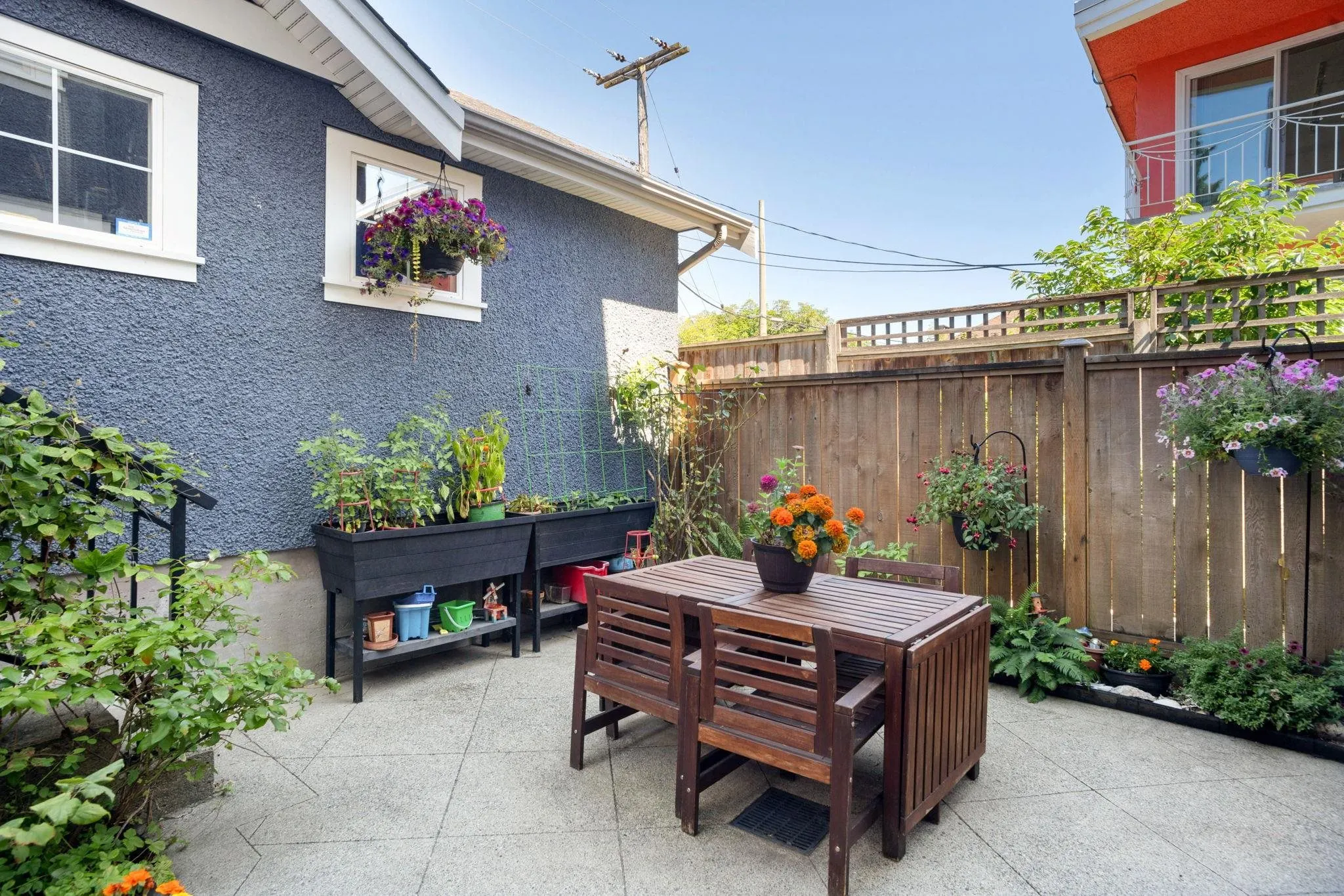 49 E 13th Avenue