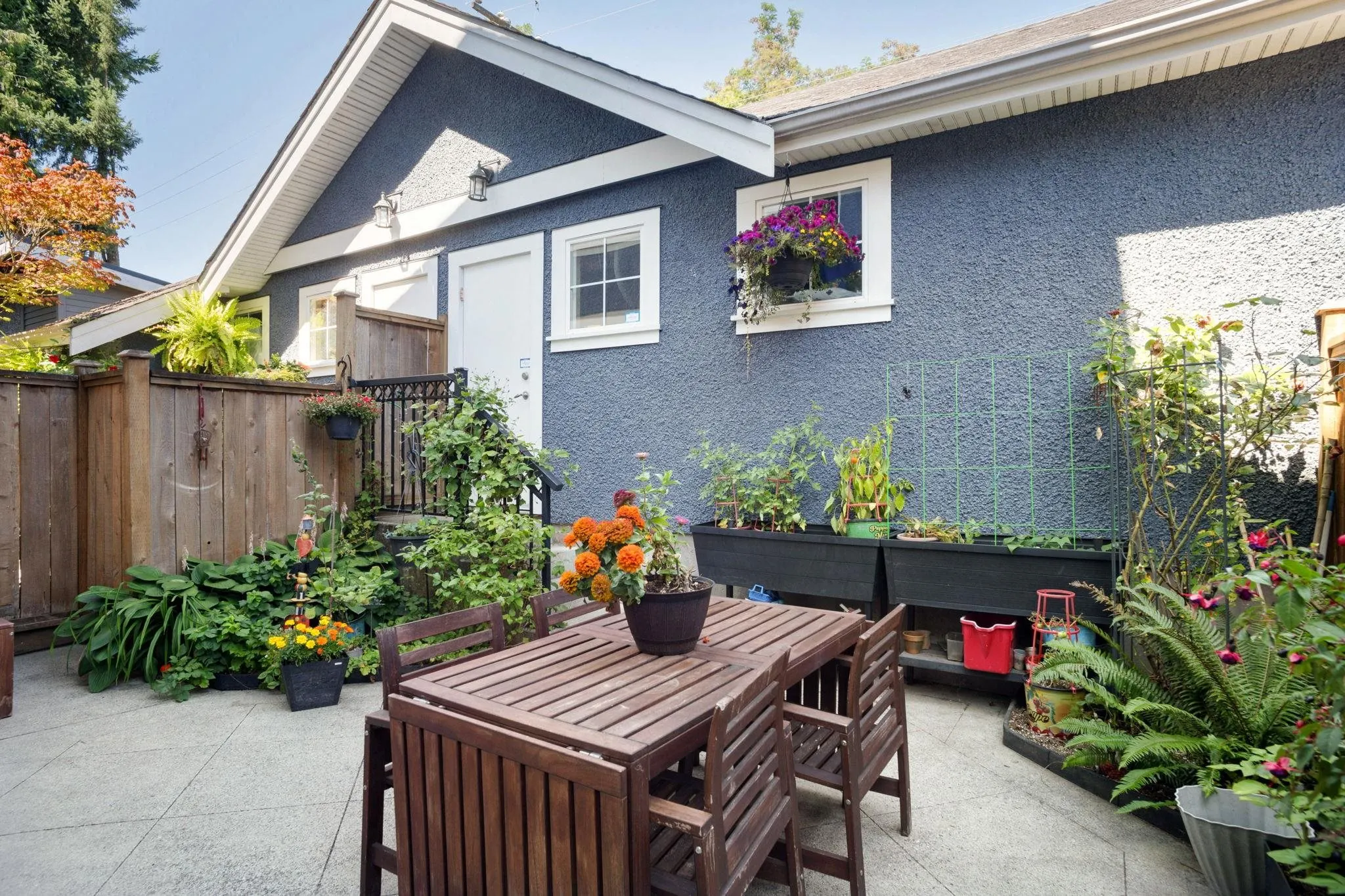 49 E 13th Avenue