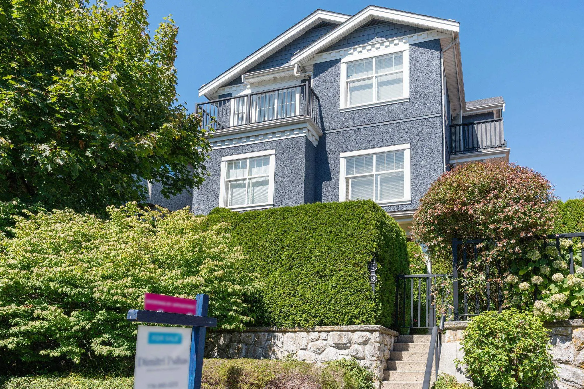 49 E 13th Avenue