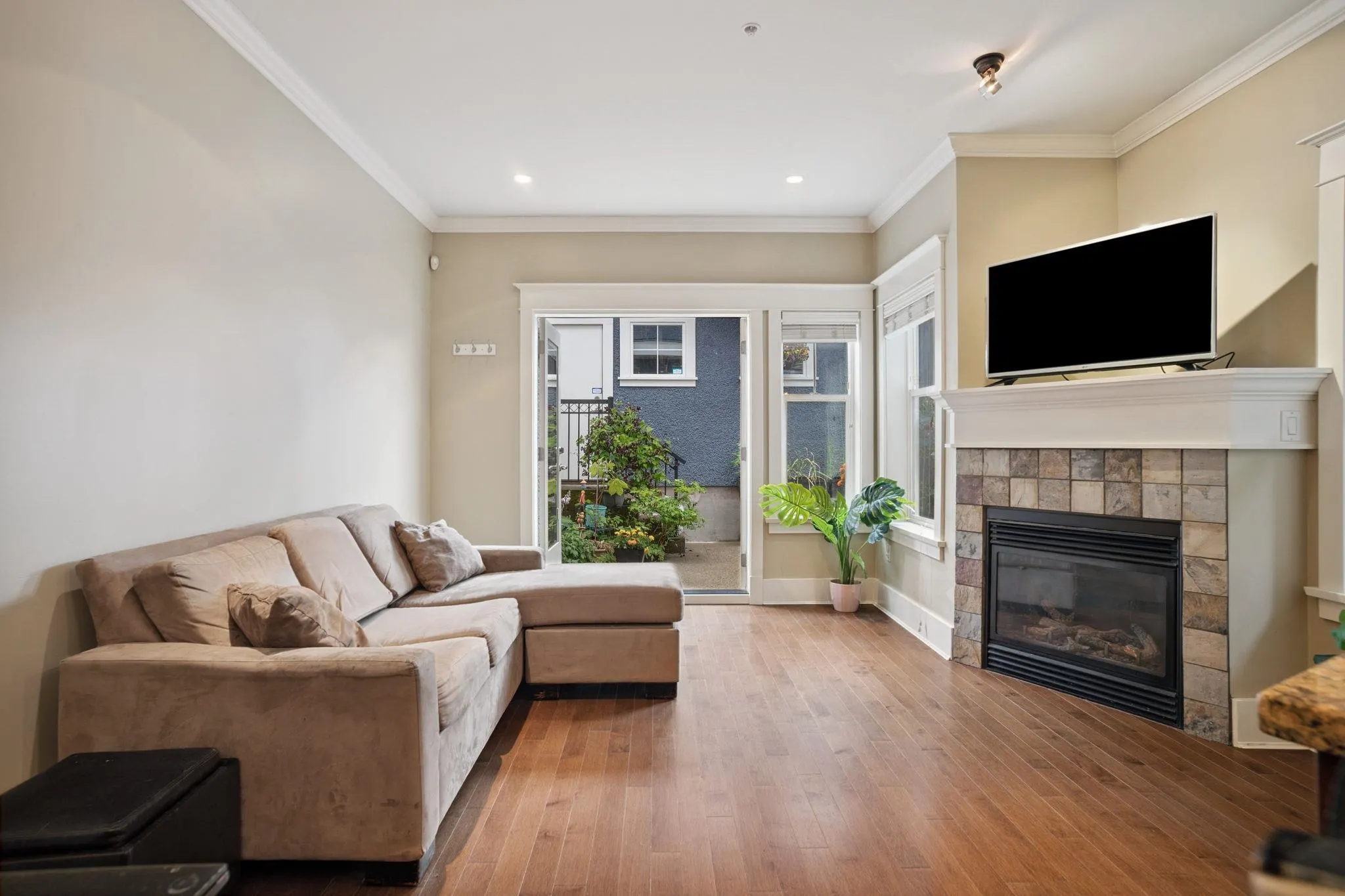 49 E 13th Avenue