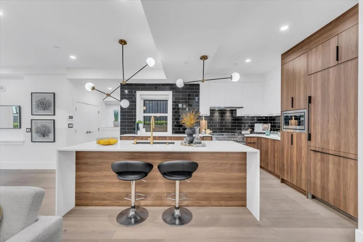 3255 W King Edward Avenue