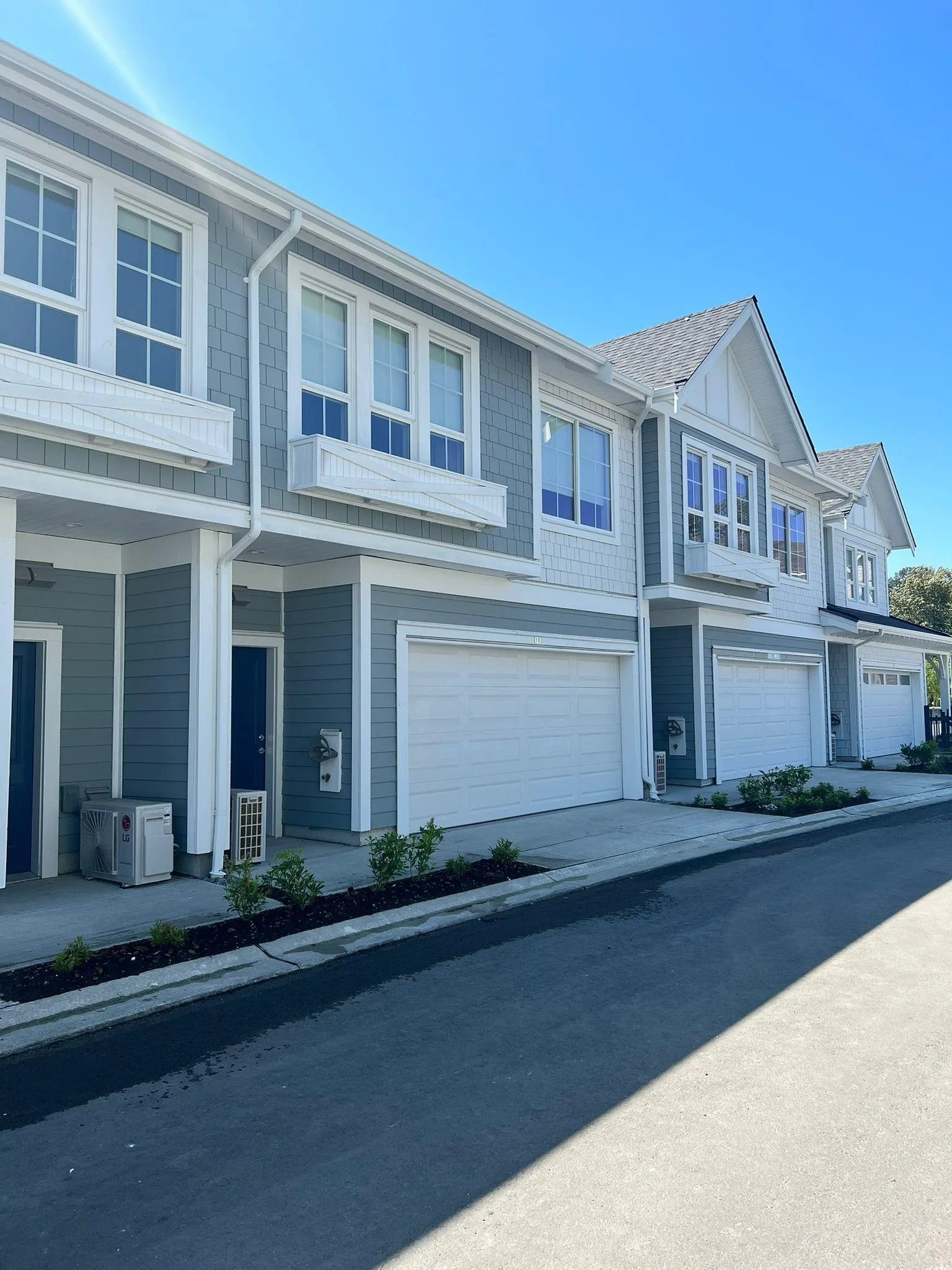 122 5311 Admiral Way