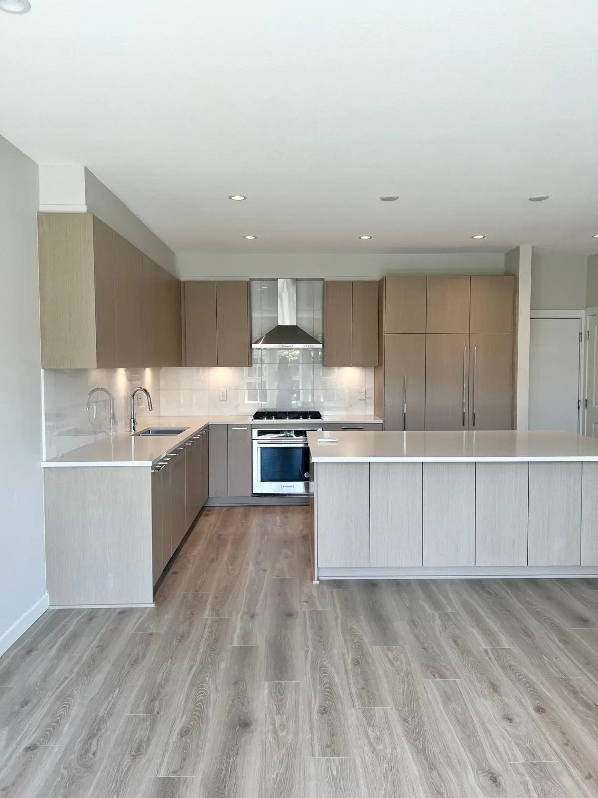 122 5311 Admiral Way