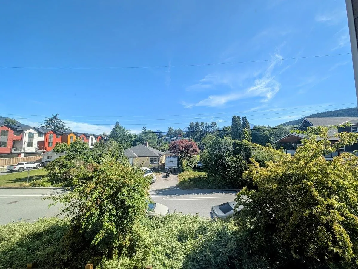 2 1188 Wilson Crescent