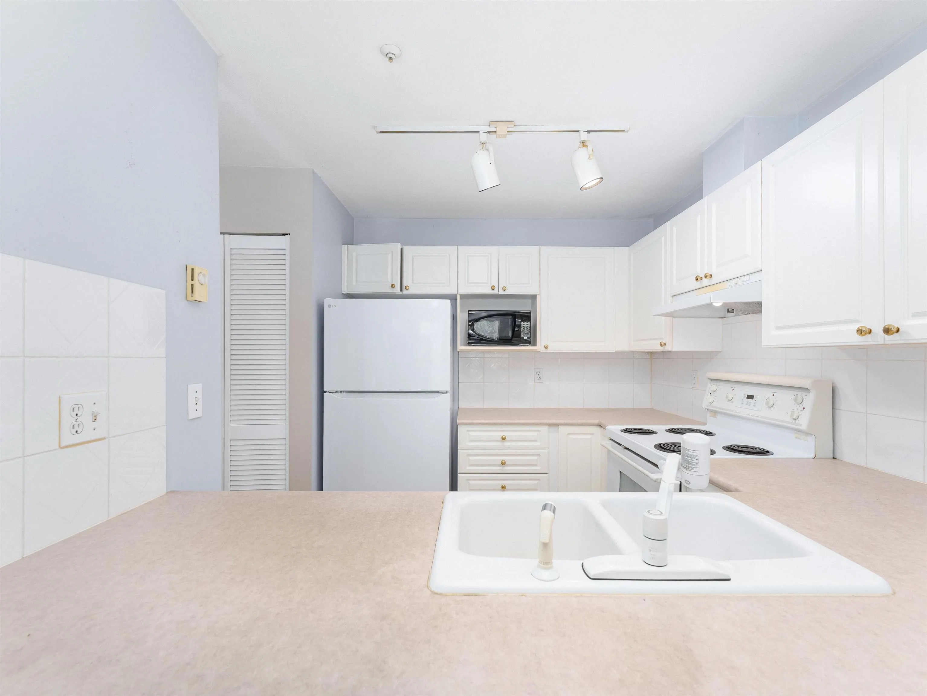 408 13727 74 Avenue