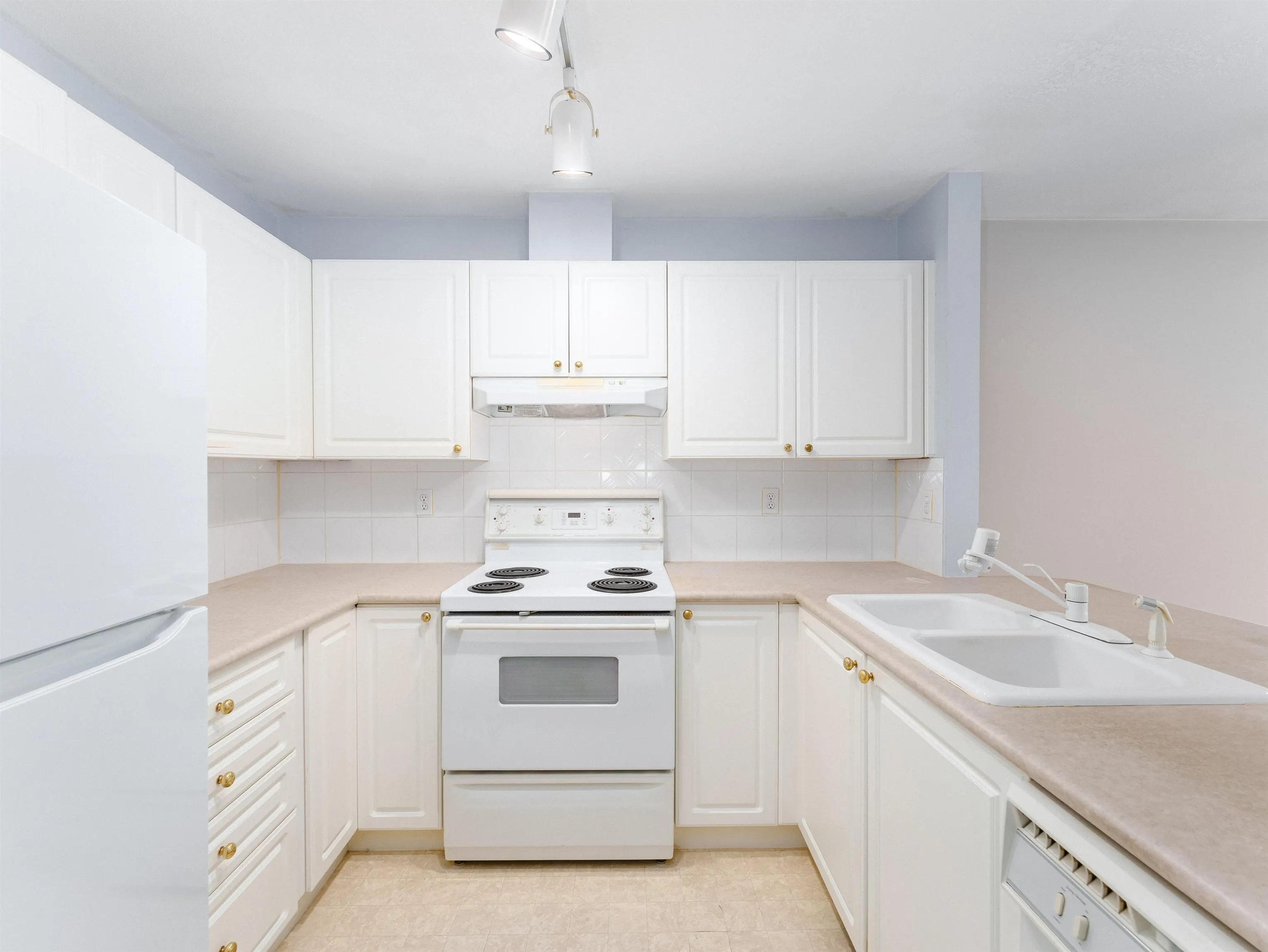 408 13727 74 Avenue