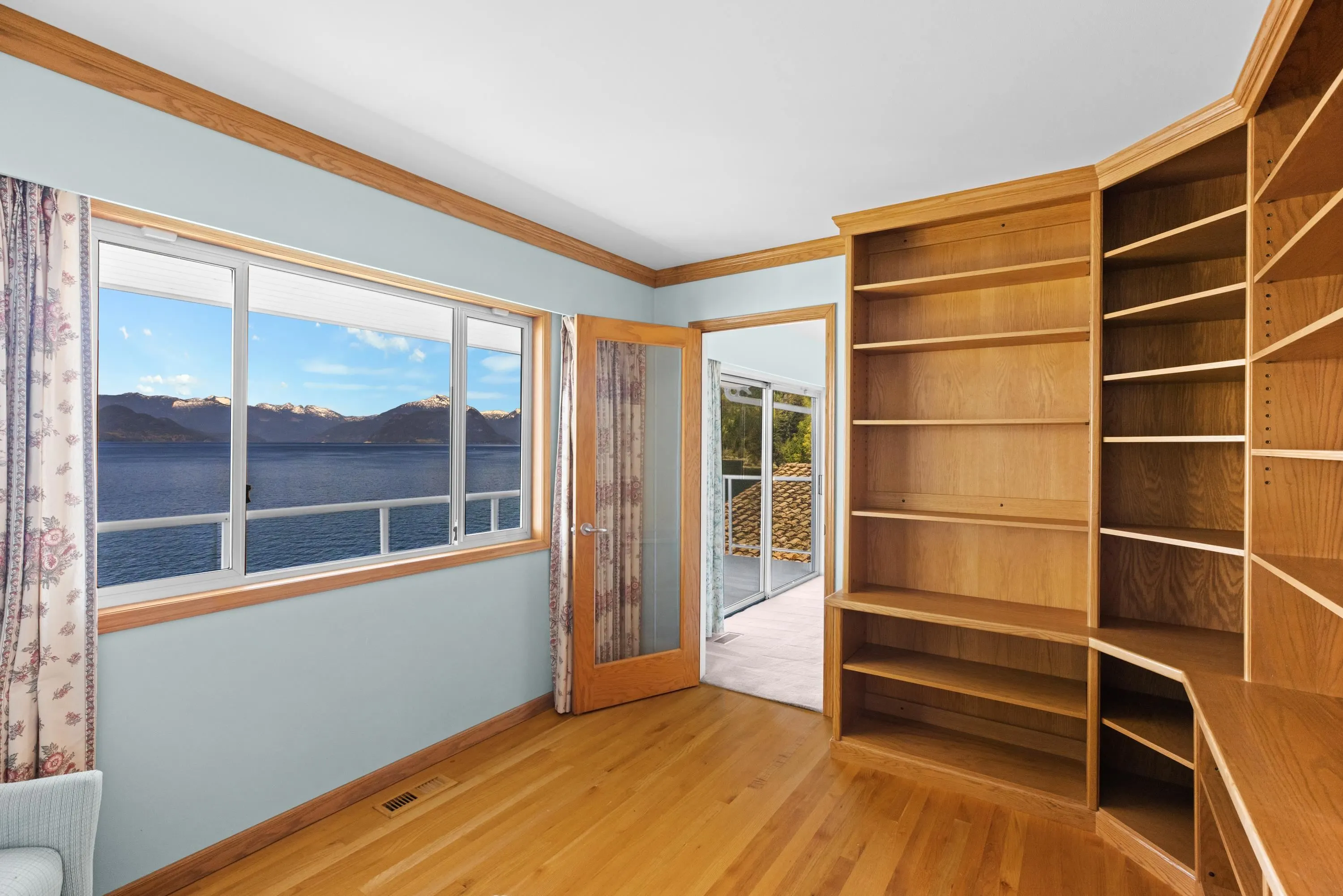 4 Strachan Point Road