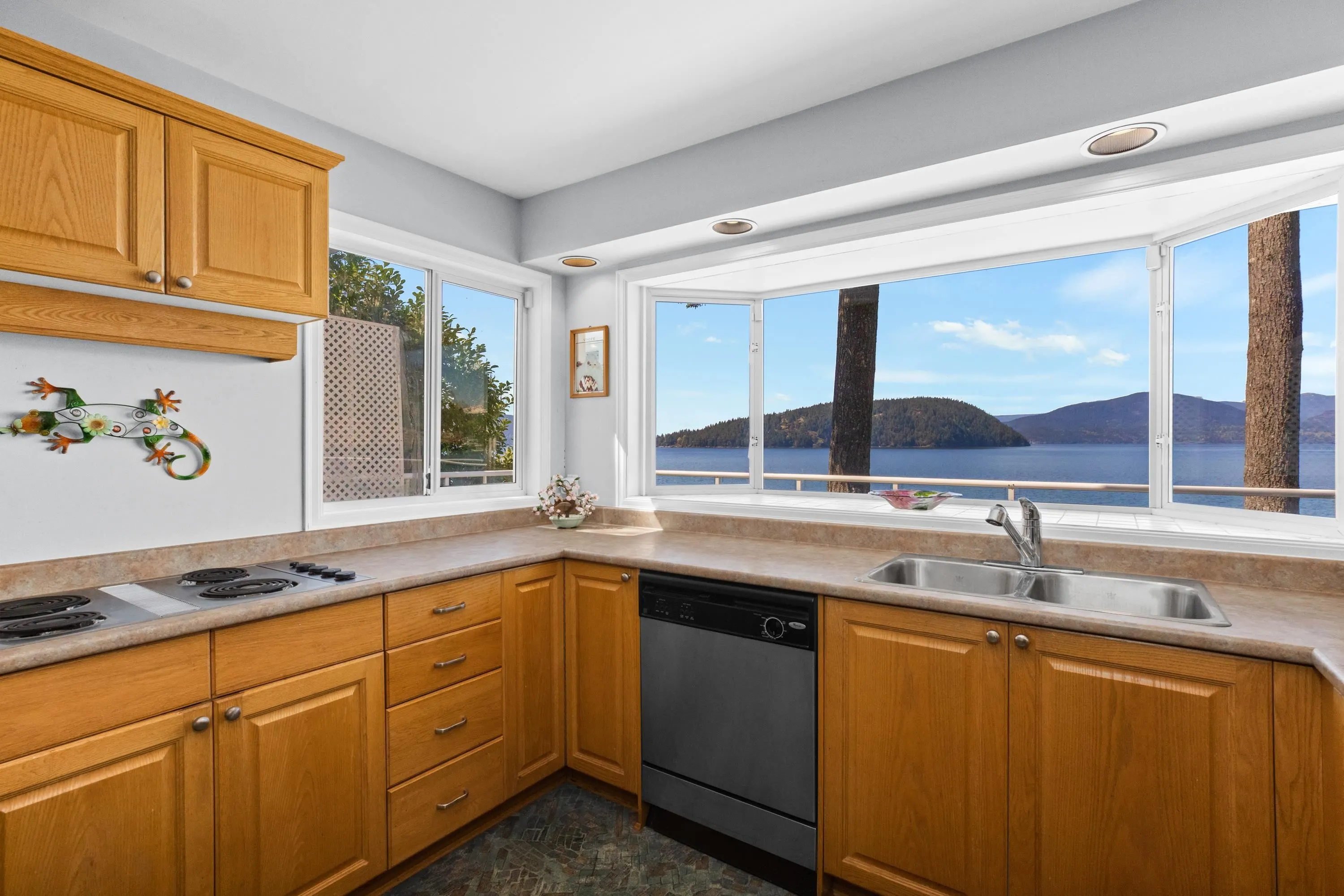 4 Strachan Point Road