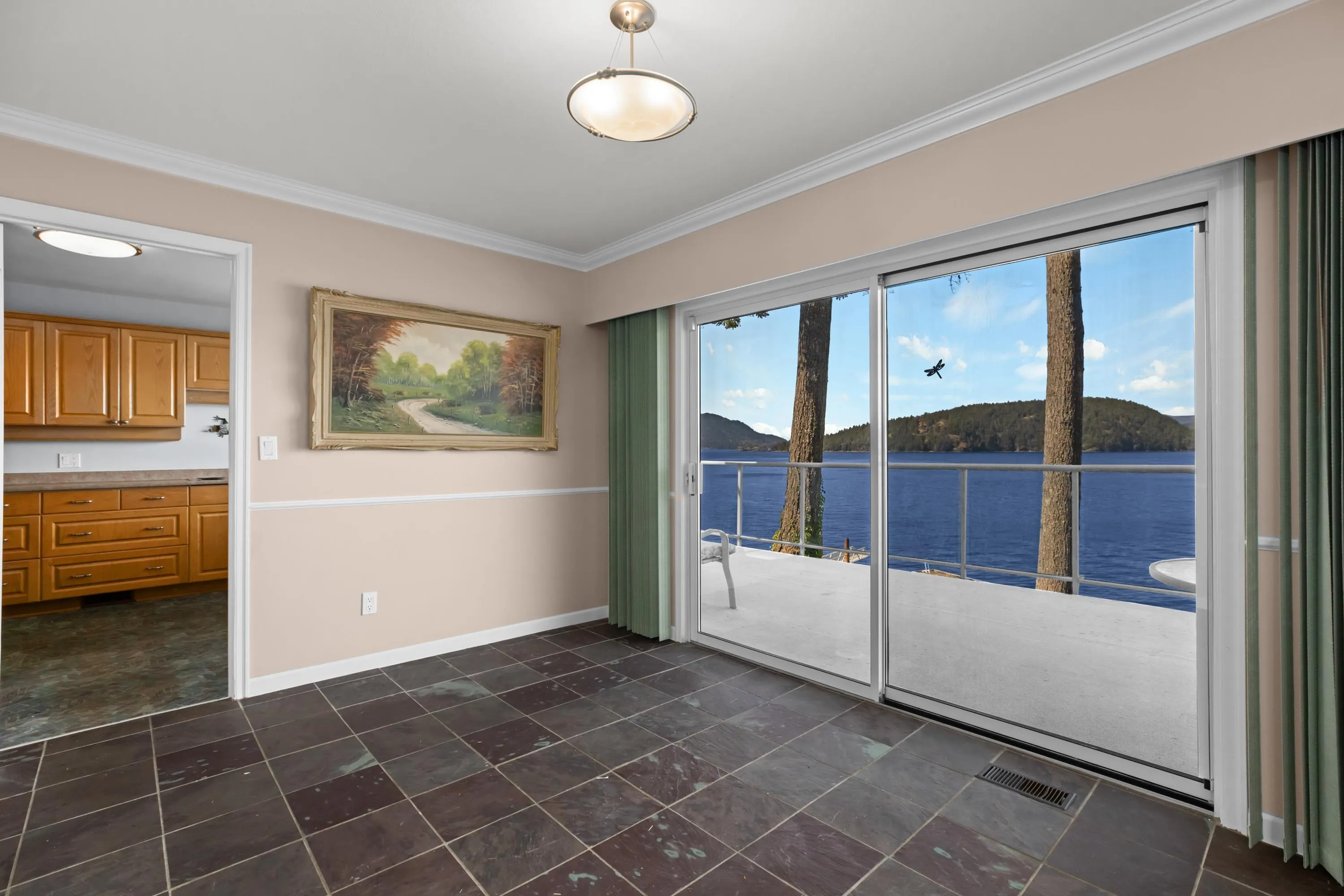 4 Strachan Point Road