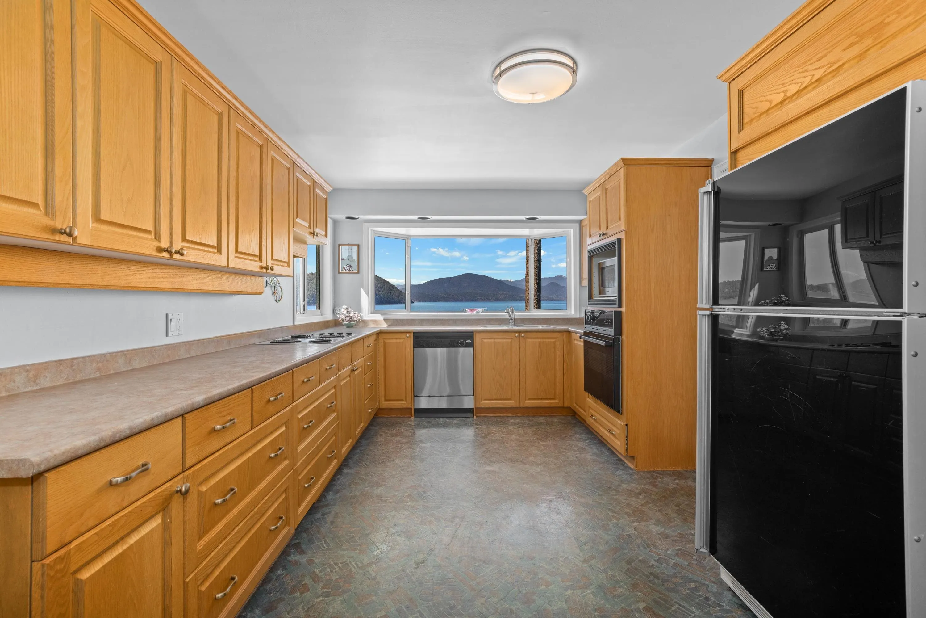 4 Strachan Point Road