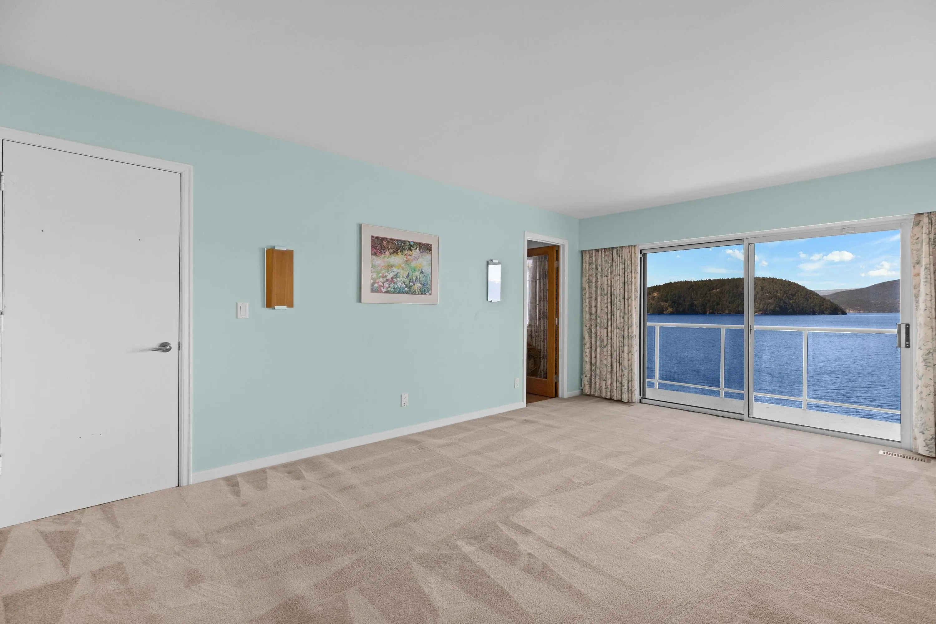 4 Strachan Point Road