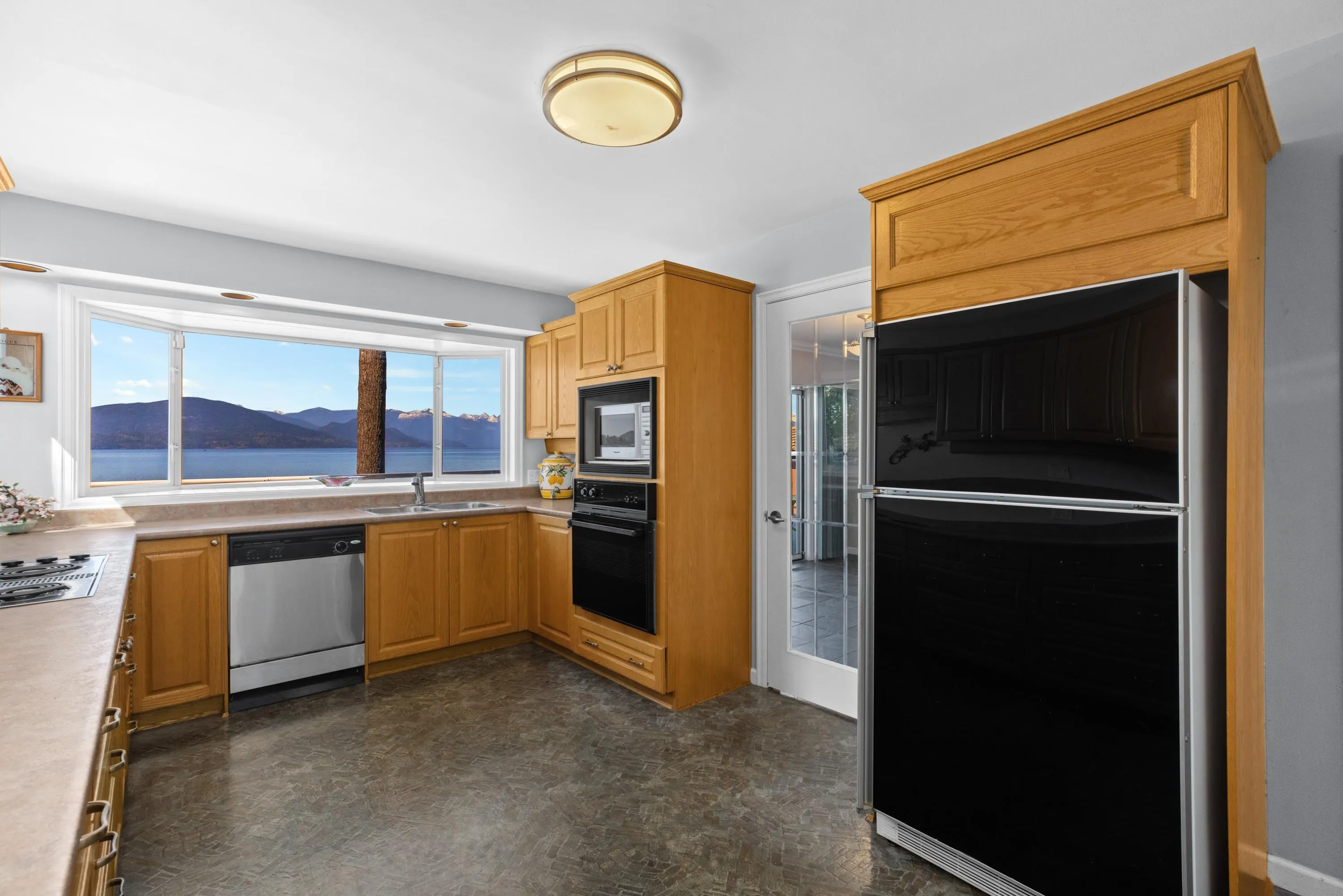 4 Strachan Point Road