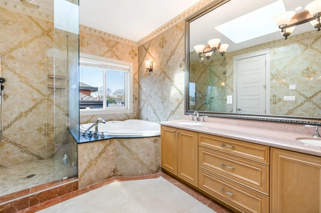8511 Sunnywood Drive