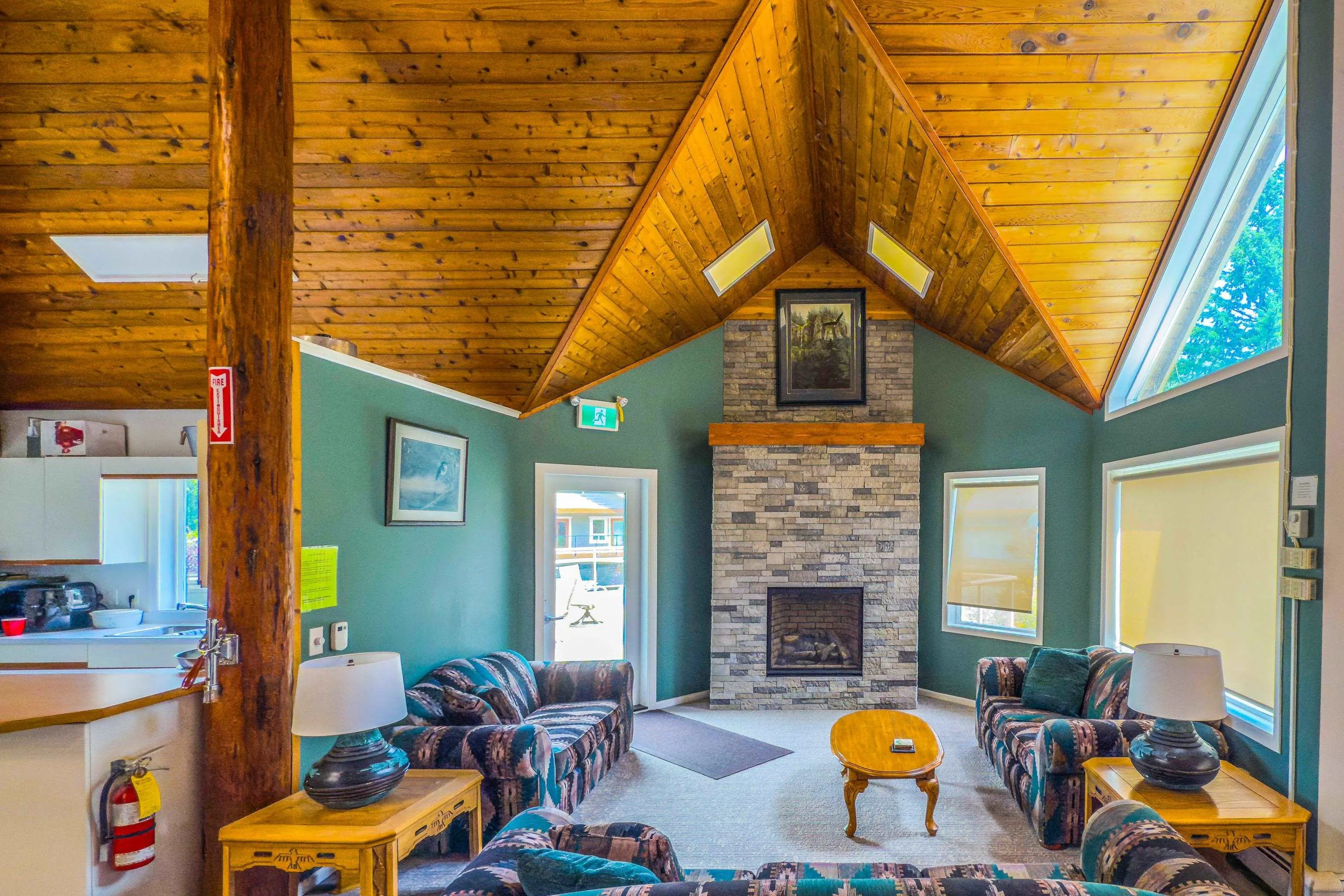 76 14600 Morris Valley Road