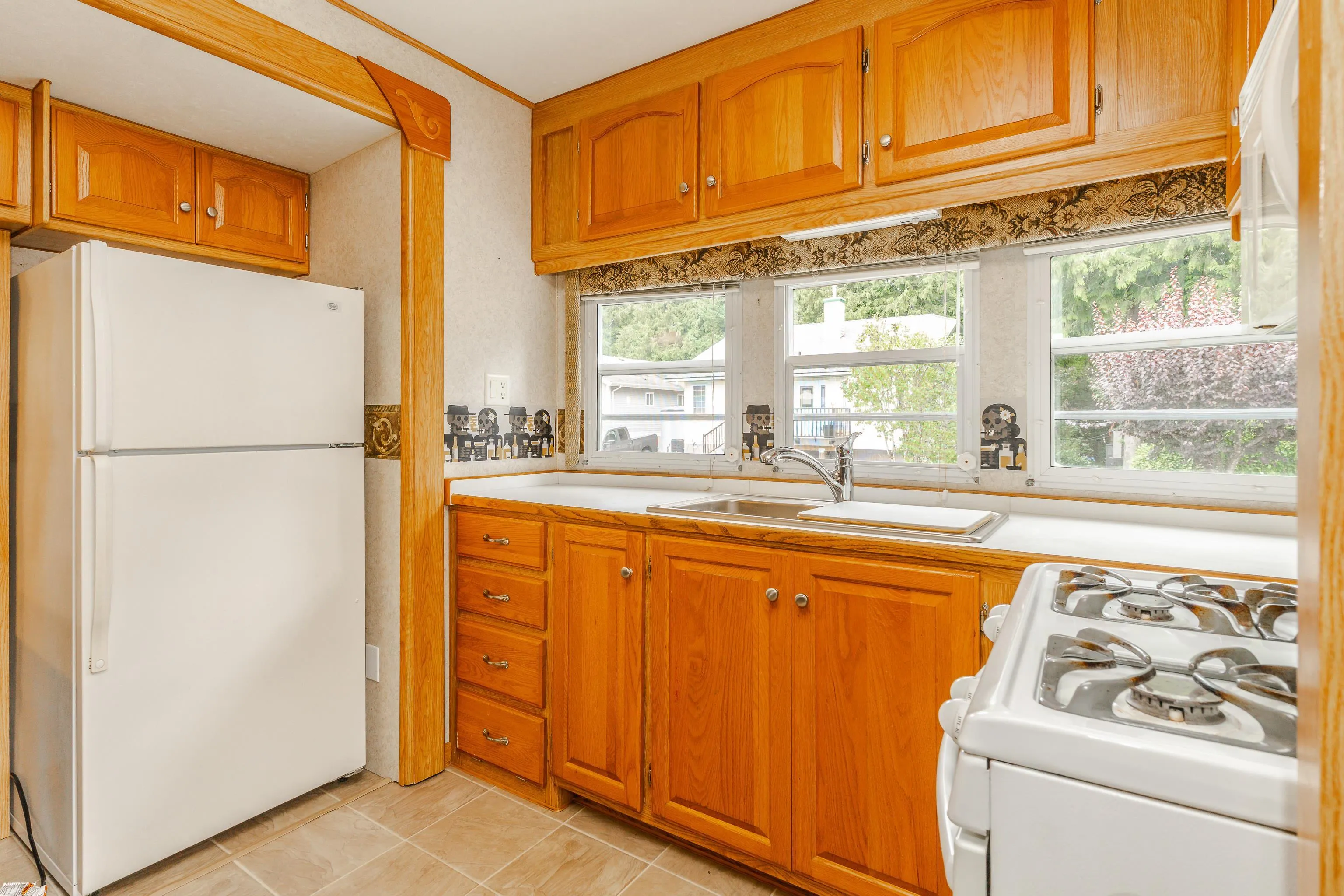 76 14600 Morris Valley Road