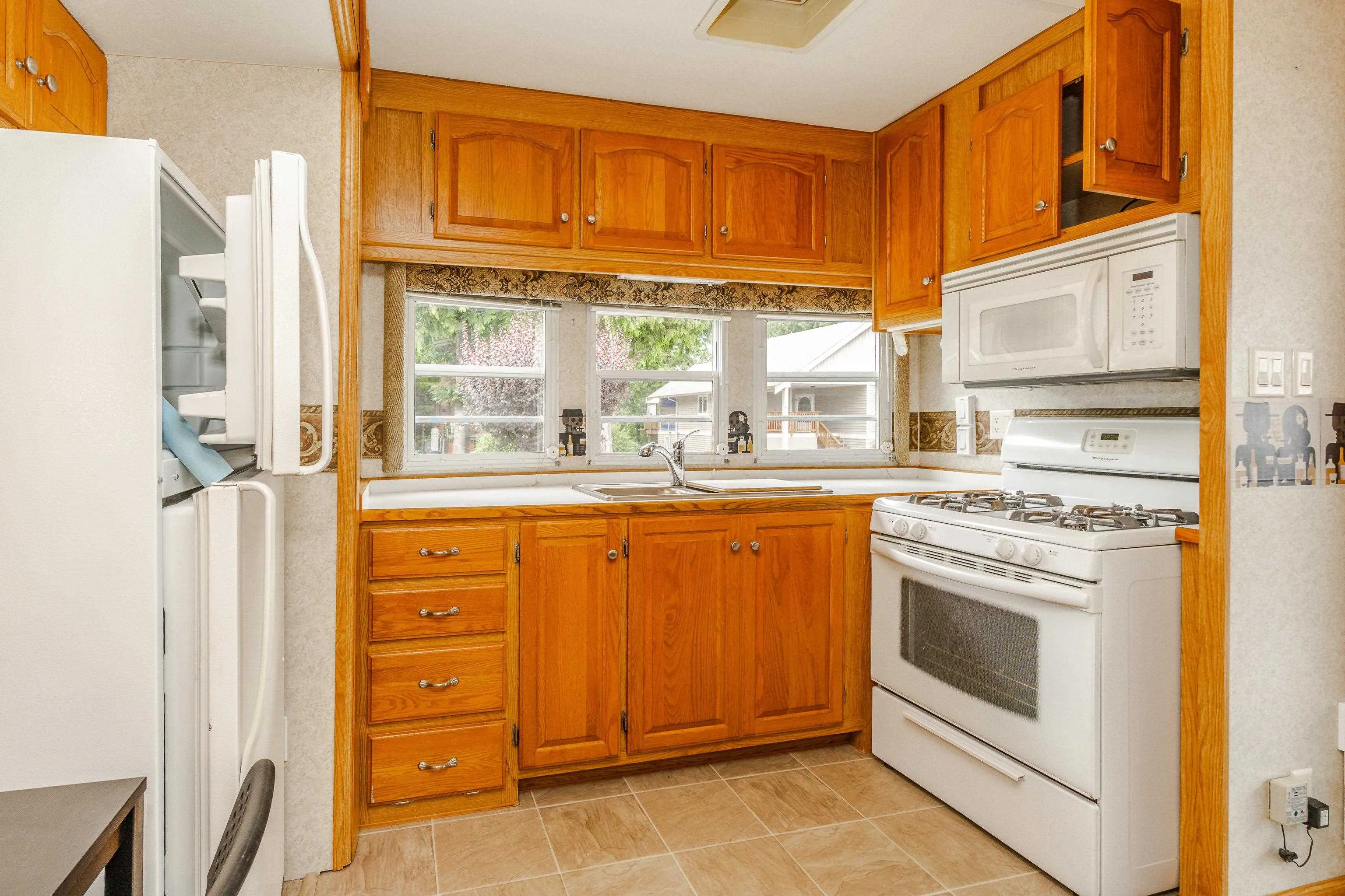 76 14600 Morris Valley Road