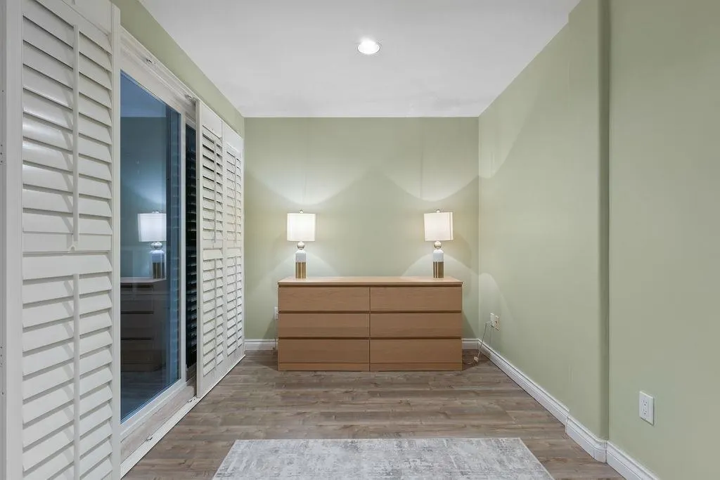 2517 Marine Drive