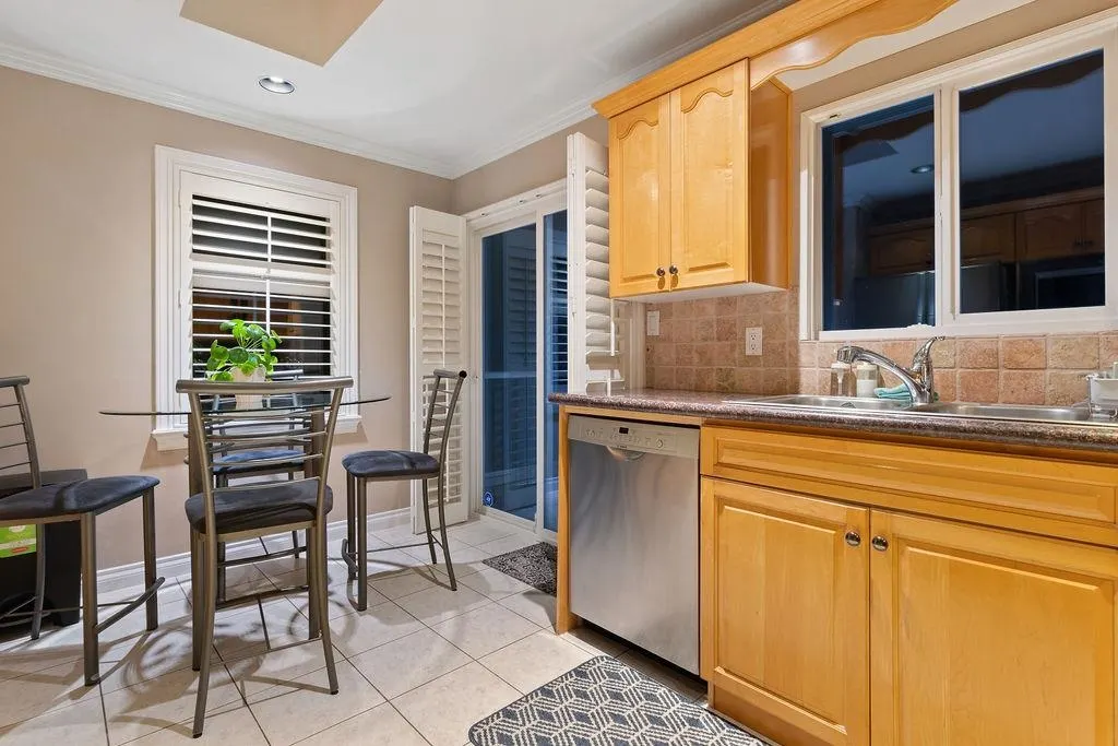 2517 Marine Drive