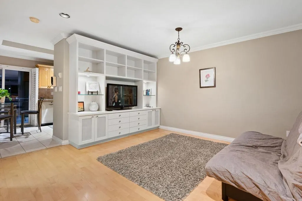 2517 Marine Drive