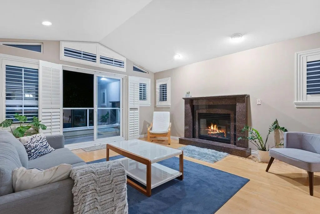 2517 Marine Drive