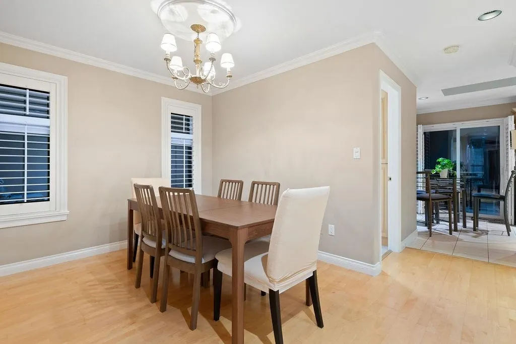 2517 Marine Drive