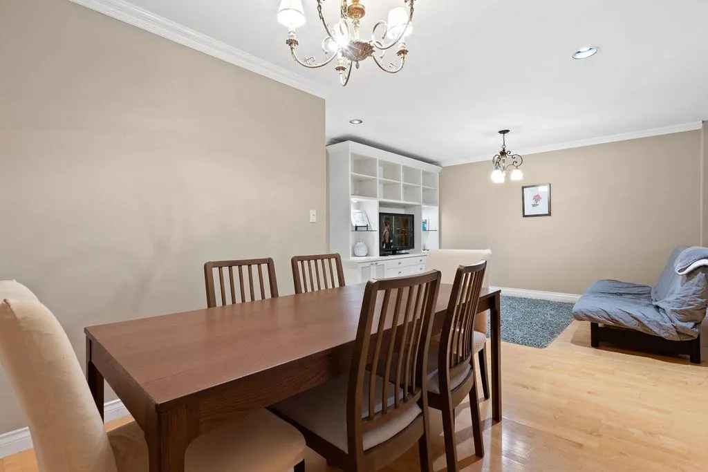 2517 Marine Drive