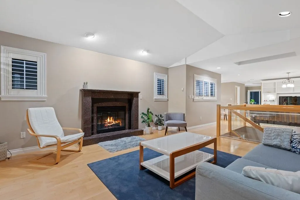 2517 Marine Drive