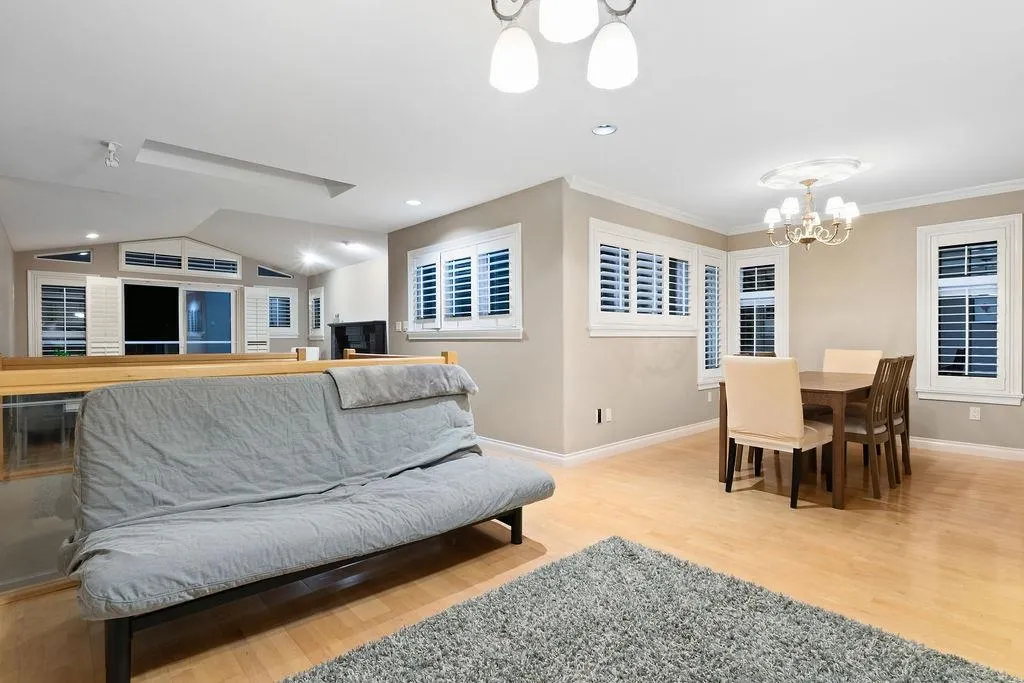 2517 Marine Drive