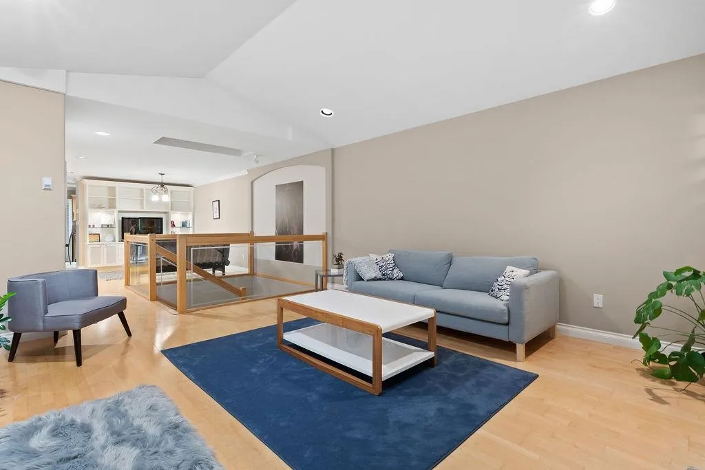 2517 Marine Drive