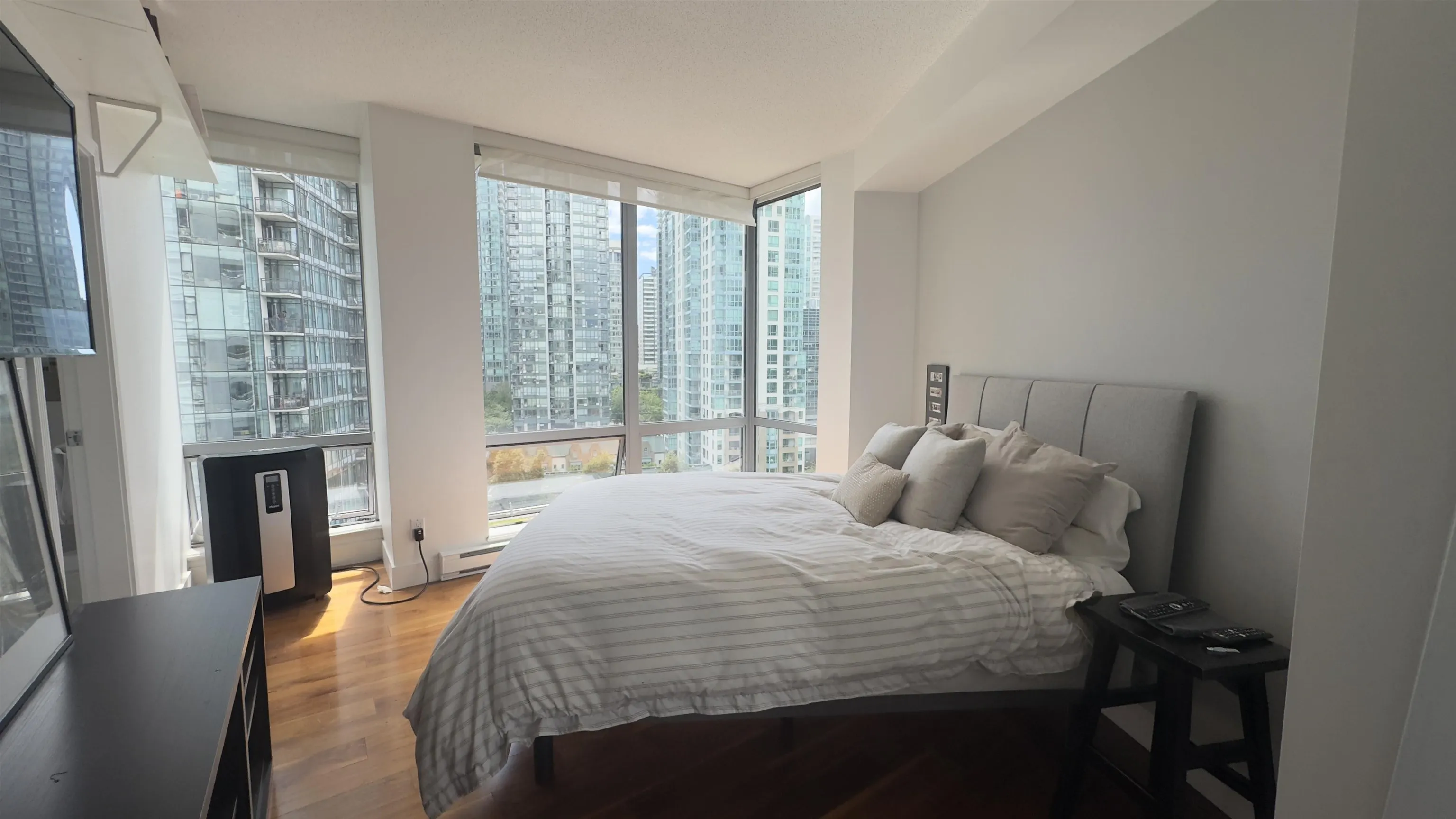 1404 1228 W Hastings Street