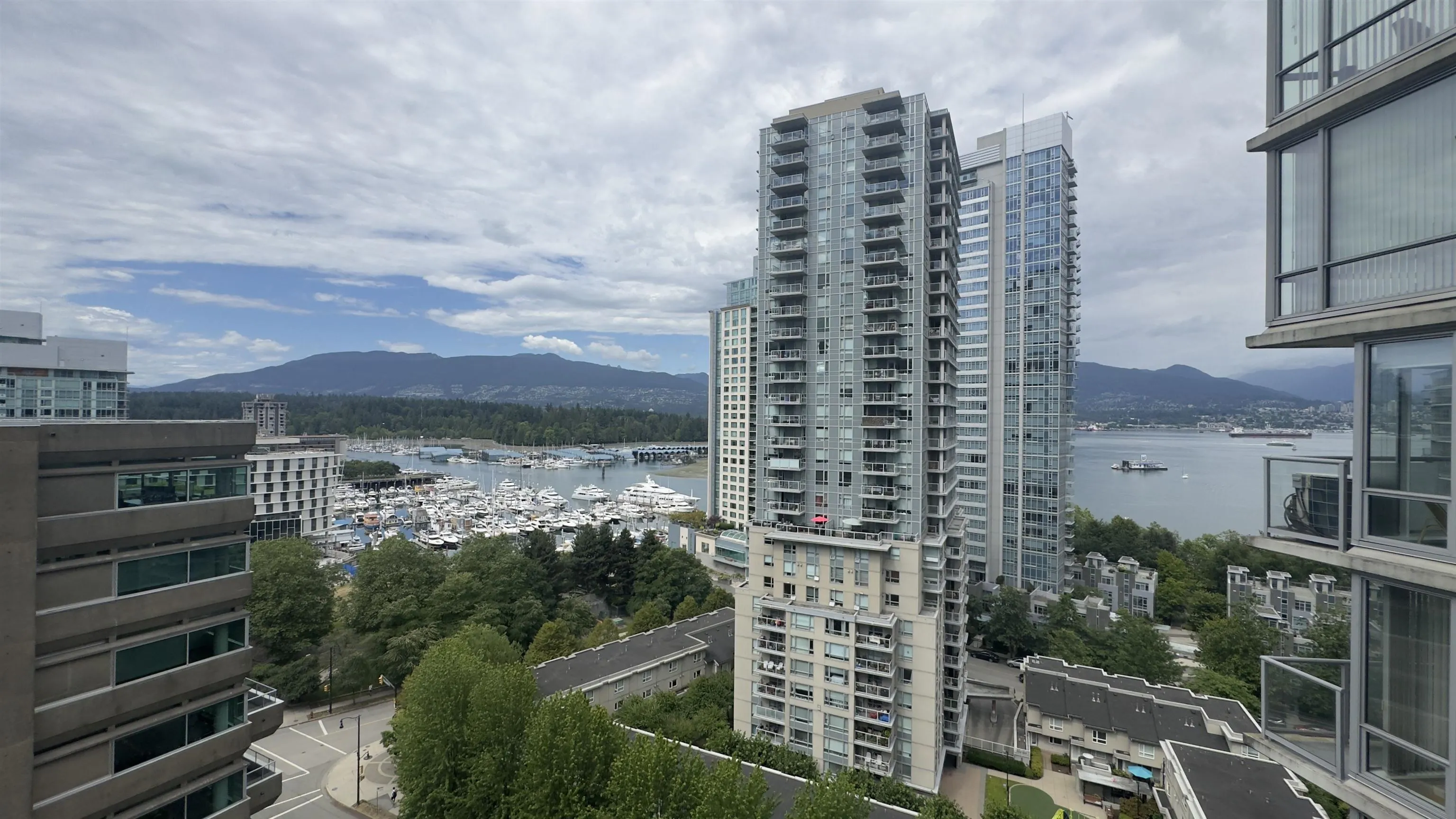 1404 1228 W Hastings Street