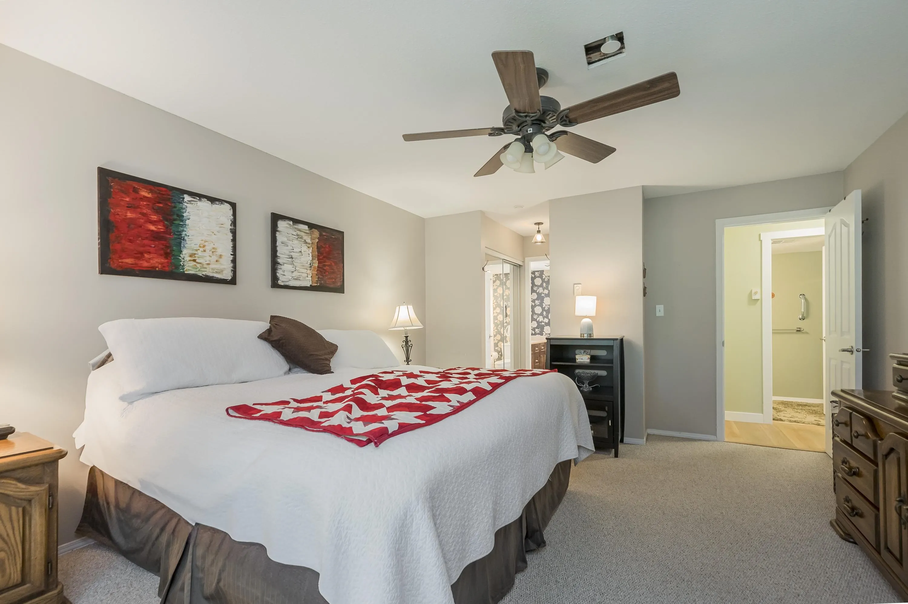210 33280 E Bourquin Crescent