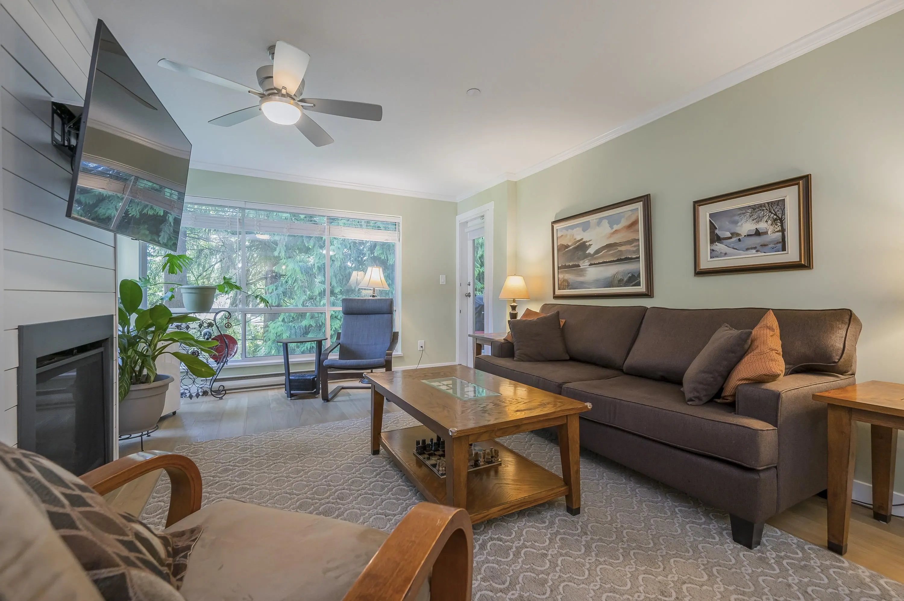 210 33280 E Bourquin Crescent