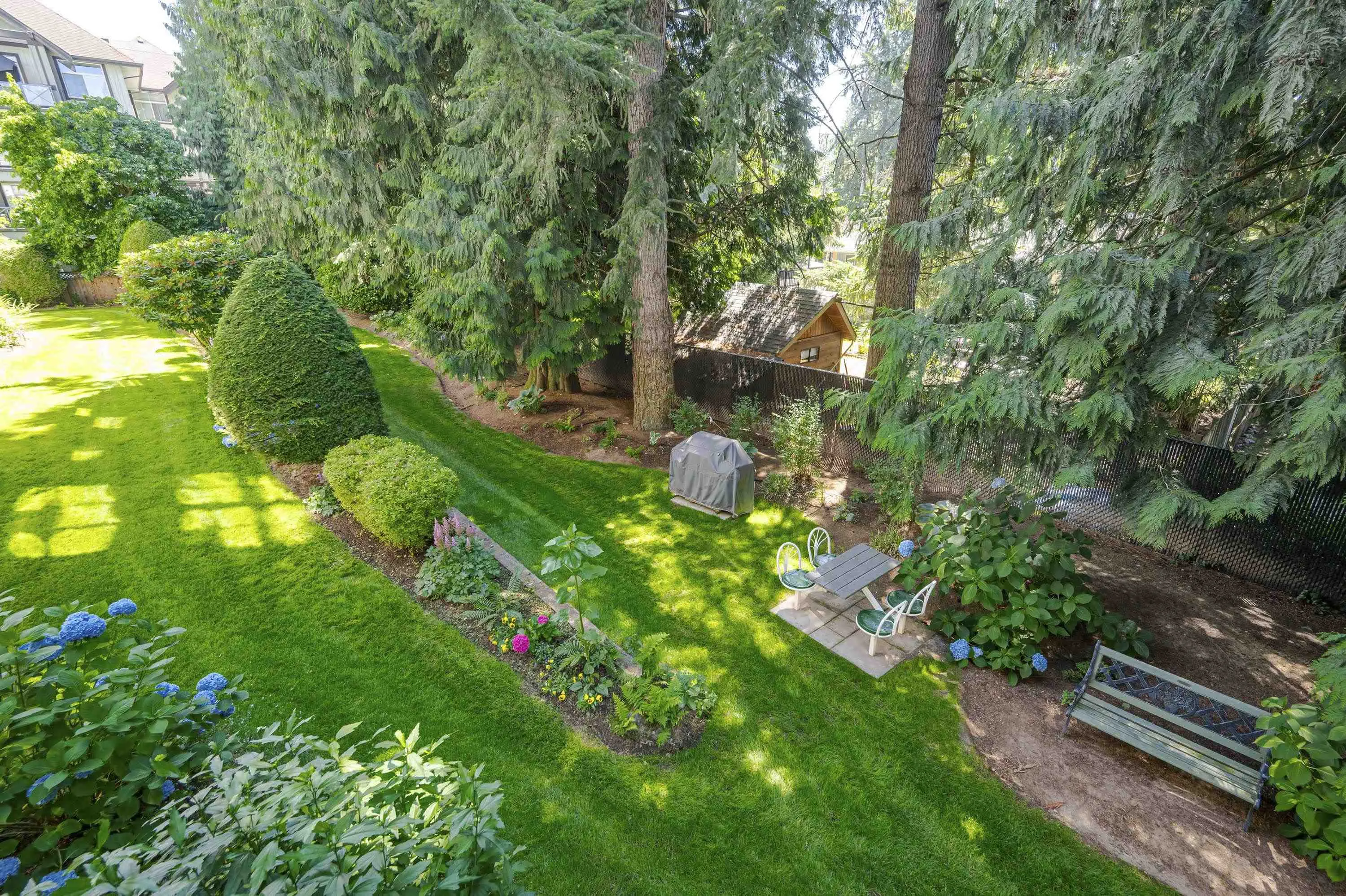 210 33280 E Bourquin Crescent